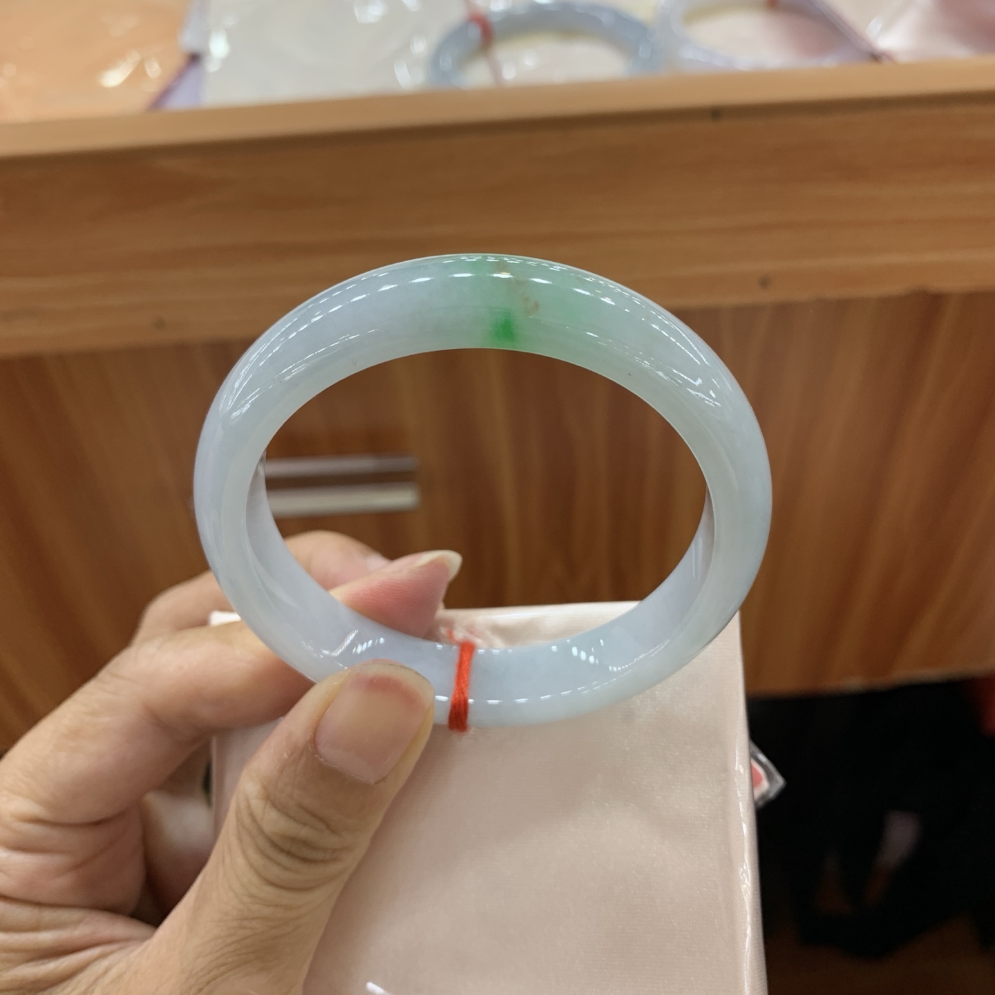 070110FN 飘绿正圈翡翠手镯 54-11.5-7.2