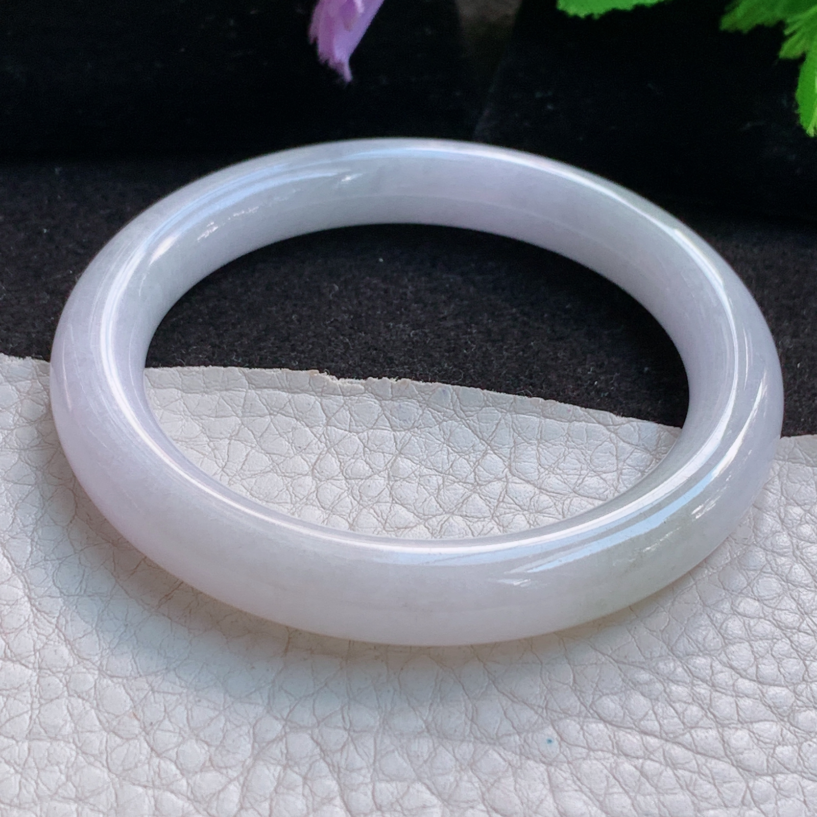 js实拍54.5*9美人镯 缅甸翡翠a货玉手镯胶感 淡粉紫底水润圆条玉手环