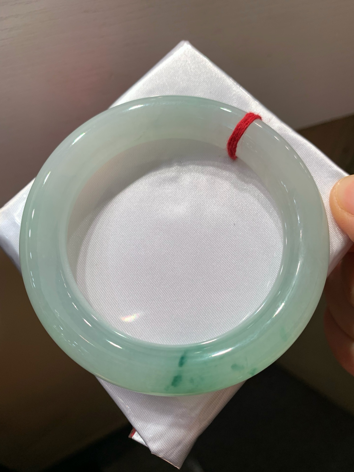 尺寸56.1/11.6，飘花圆条手镯
水润细腻 种老