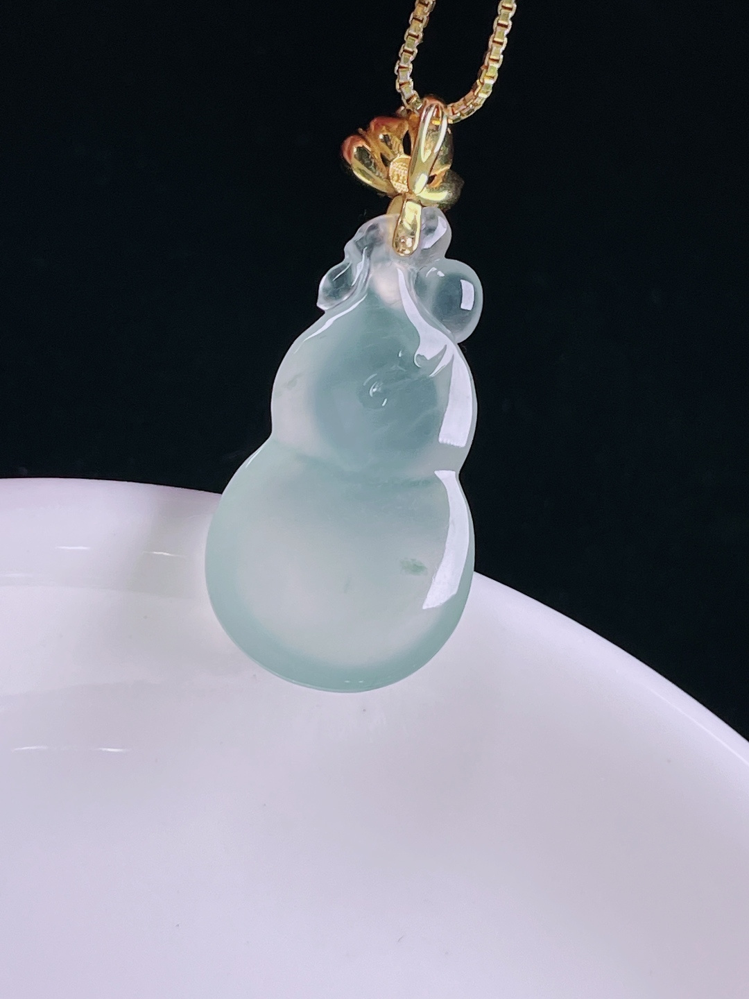️高冰葫芦，老种起光，细底通透，尺寸：31.3裸石25.2/13.7/5mm0702