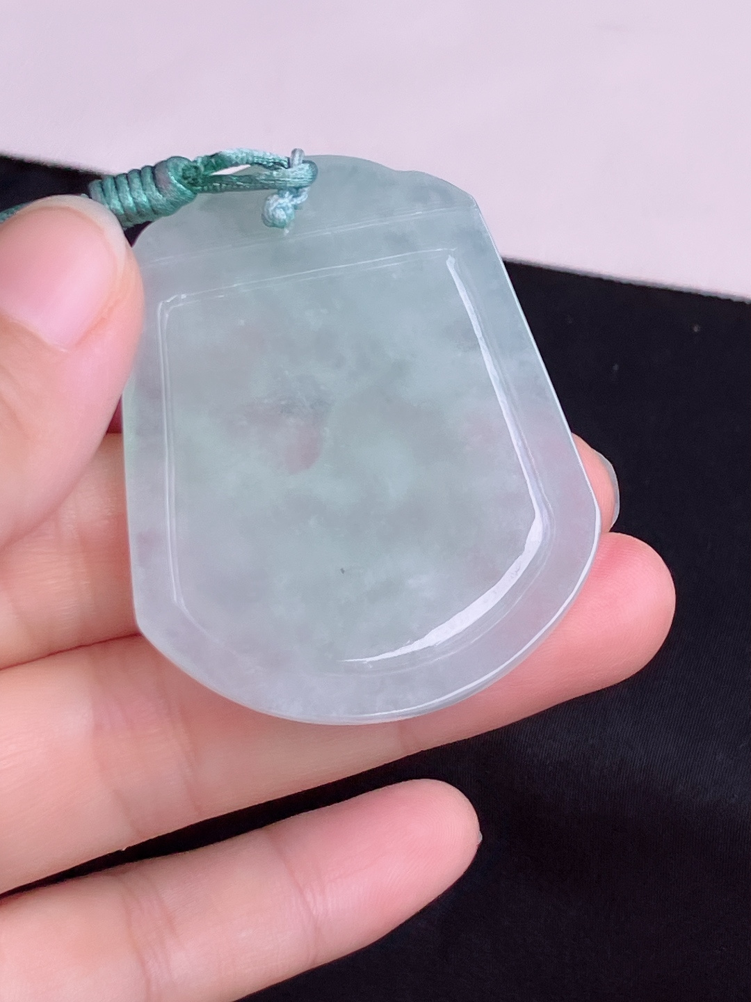 底色生肖猪牌，晶莹剔透，尺寸51/41/5.6/自然光实拍