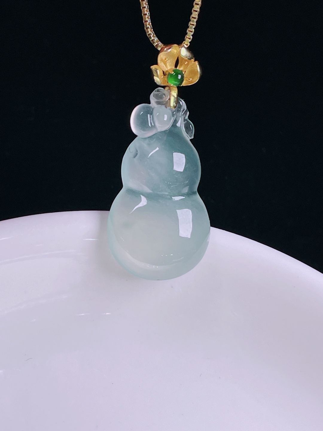 ️高冰葫芦，老种起光，细底通透，尺寸：31.3裸石25.2/13.7/5mm0702