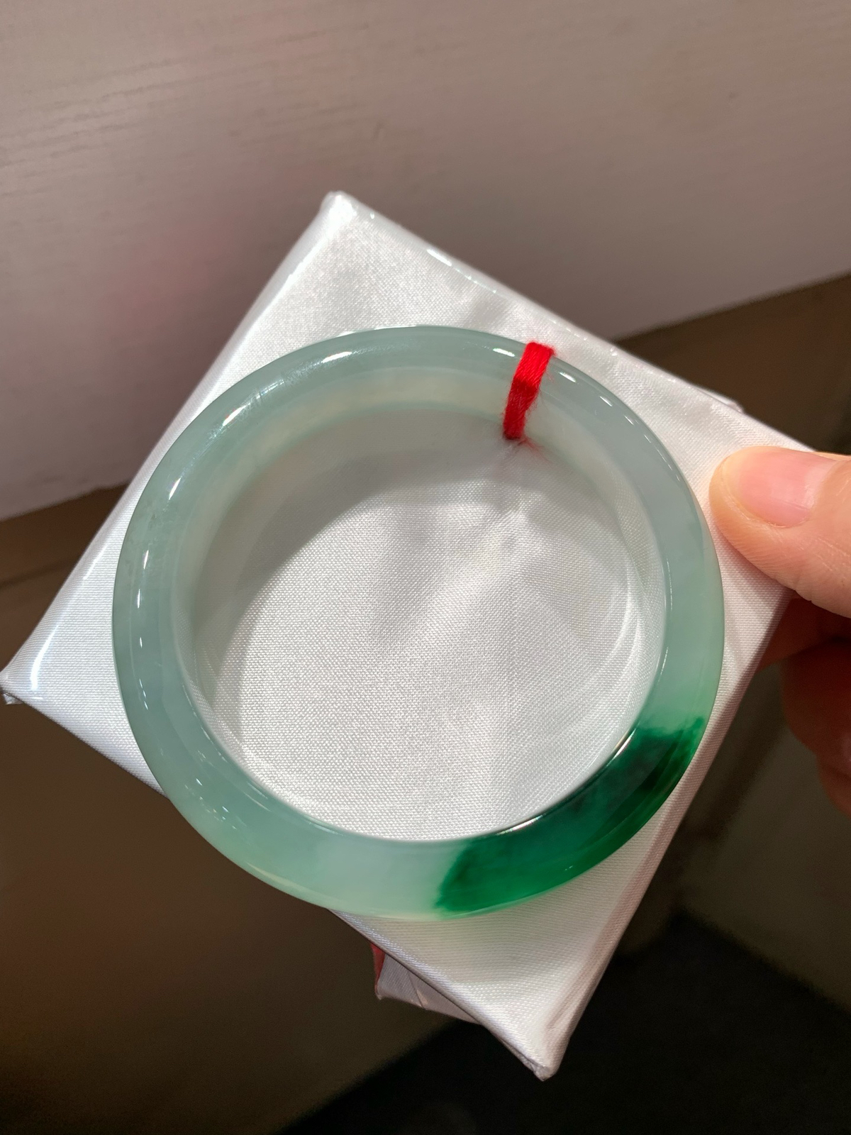 尺寸53.2/12.1/8.1，飘绿花手镯
种老肉细 清新甜美