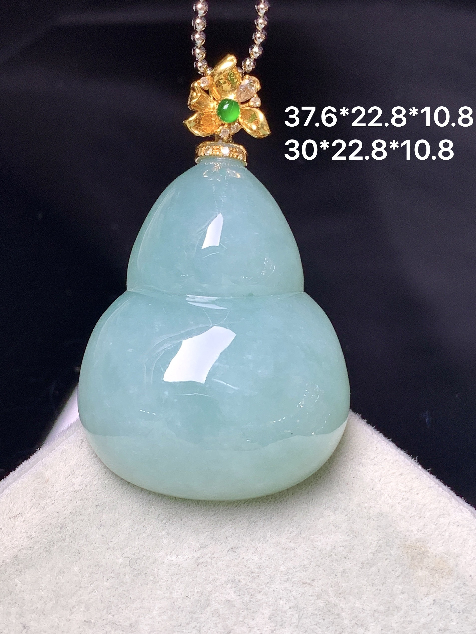 18k金镶嵌浅蓝葫芦吊坠 玉质细腻 色泽艳丽清新 整体尺寸37.6*22.8*10.8 j1