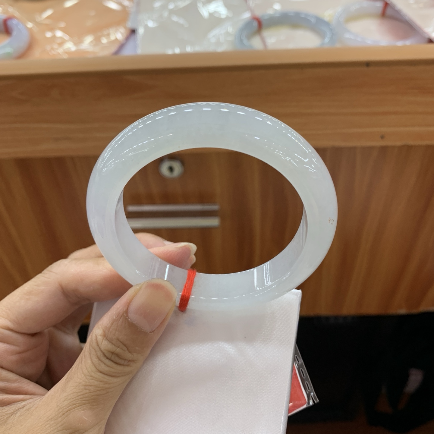 070115MMJ 冰底色飘黄正圈翡翠手镯 56-13-9.3