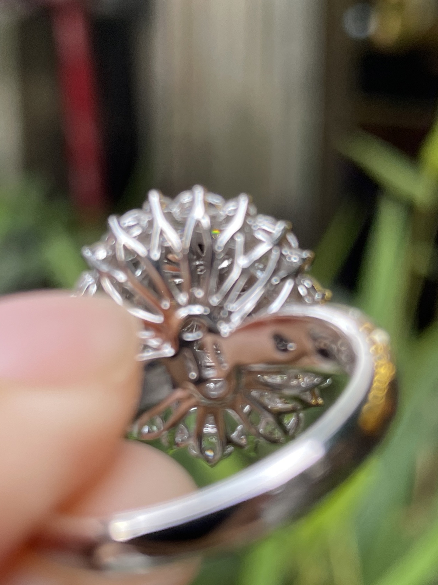 【高冰正阳绿，戒指】大件饱满，厚装，通透水润，玉质细腻，翠色鲜艳，18k金奢华钻石镶嵌，10-7.5-3.5