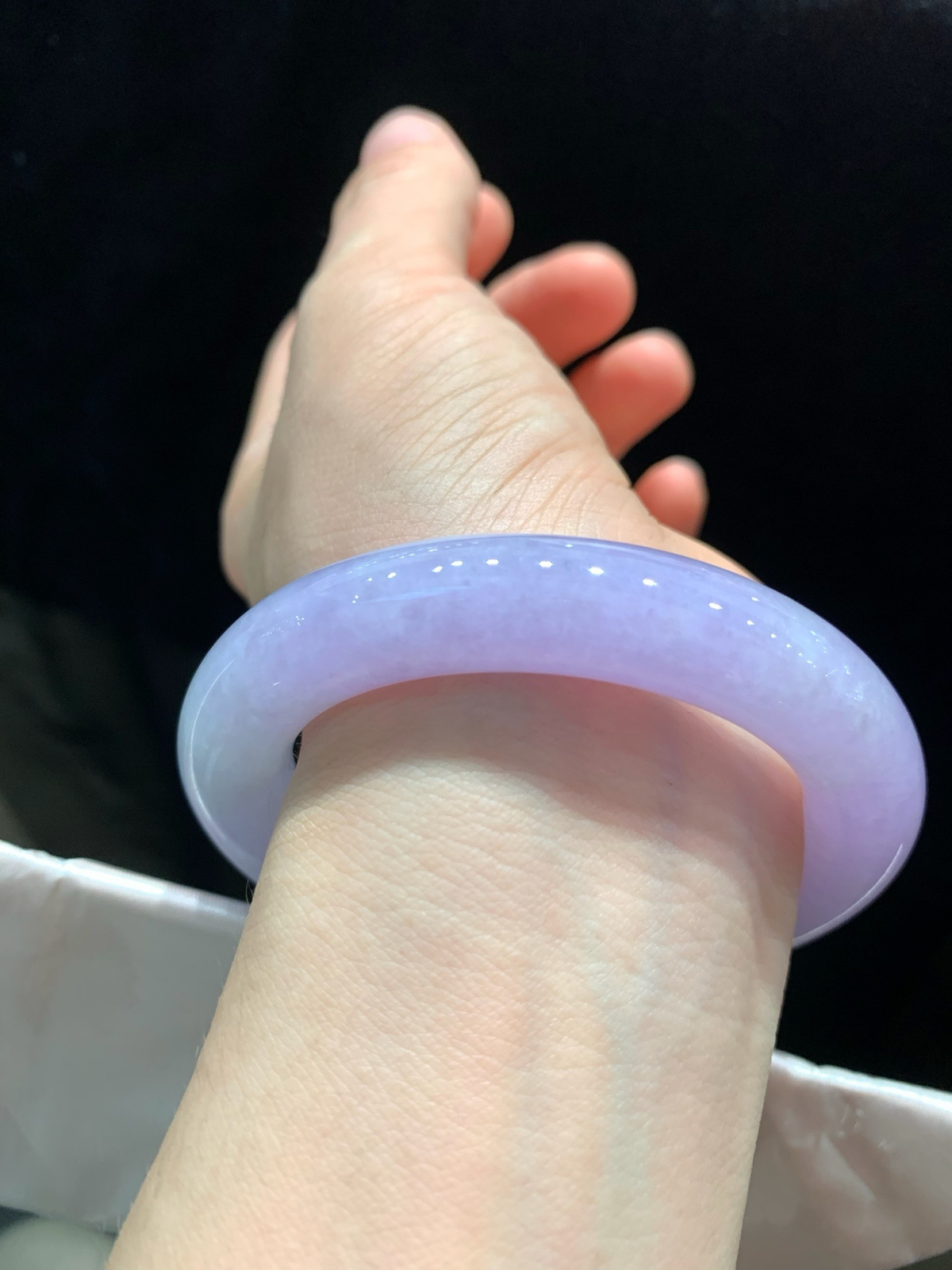 尺寸53.4/11.3，紫罗兰圆条手镯
水润细腻 清新甜美