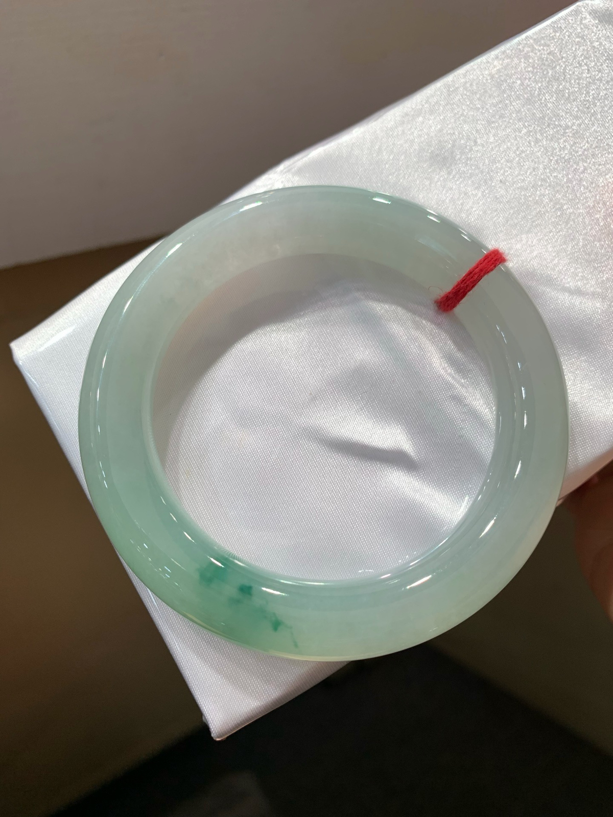 尺寸56.1/11.6，飘花圆条手镯
水润细腻 种老