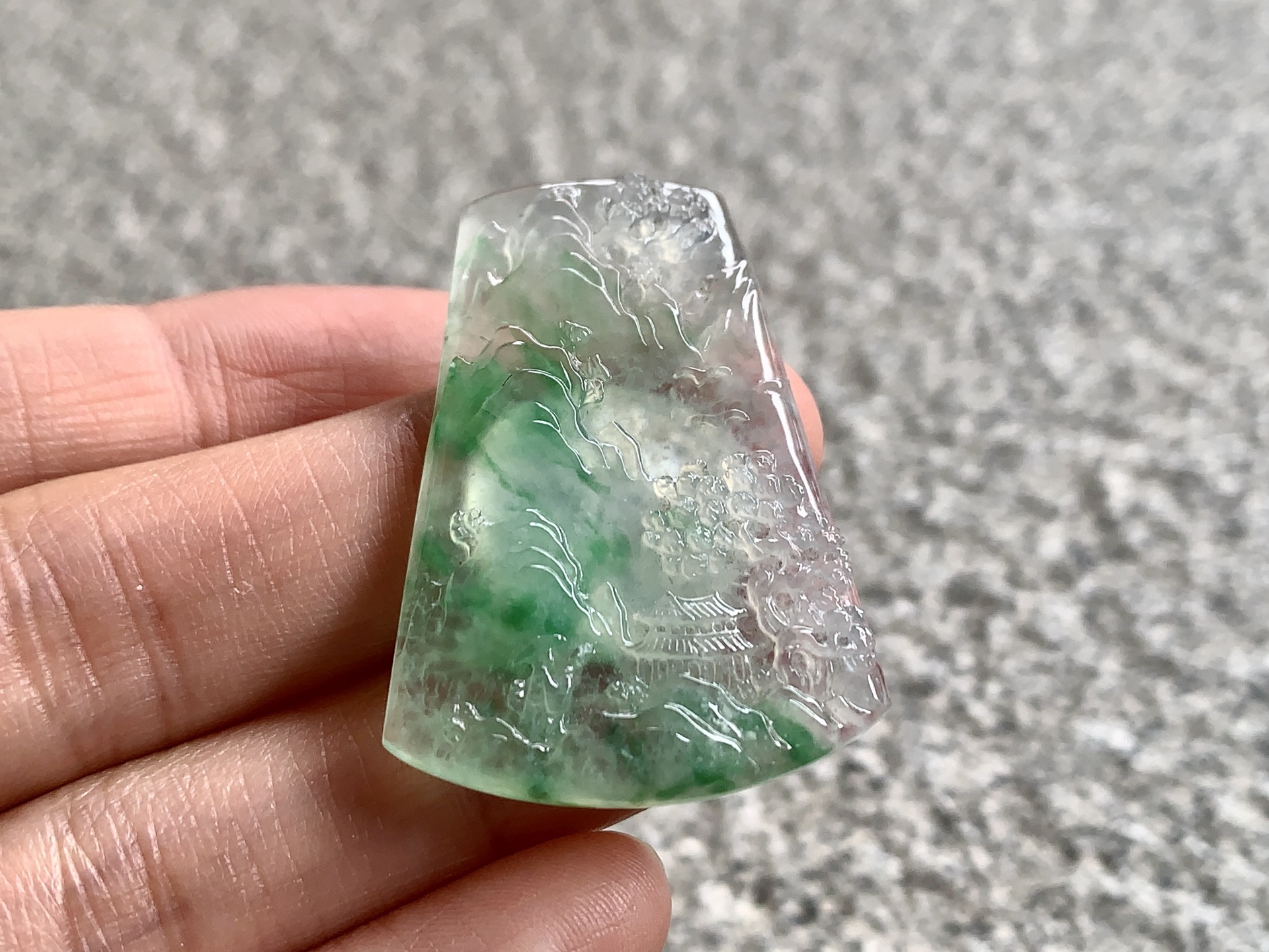 飘绿彩山水牌 尺寸：38.9×28×3.5
