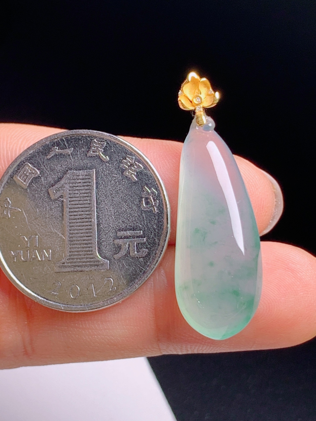 高冰飘花福瓜吊坠，胶润透亮飘花灵动，18K金扣头福气满满 裸石29.5-11.7-6 整体36.1 08