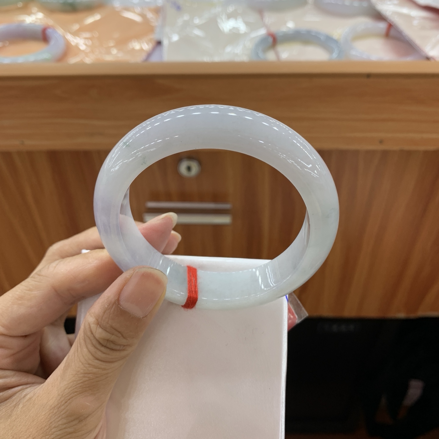 070112MMJ 飘花正圈翡翠手镯 56.8-14.6-8.9