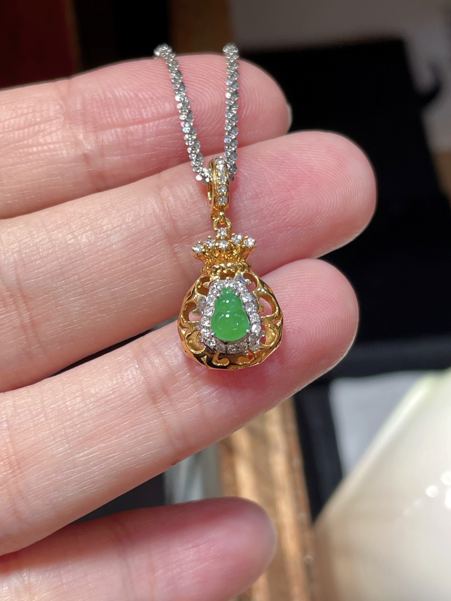 ️ 翡翠葫芦吊坠扣，种水好好 裸石很饱满，专挑好品相，18k镶嵌，5.2-3.8-2.1