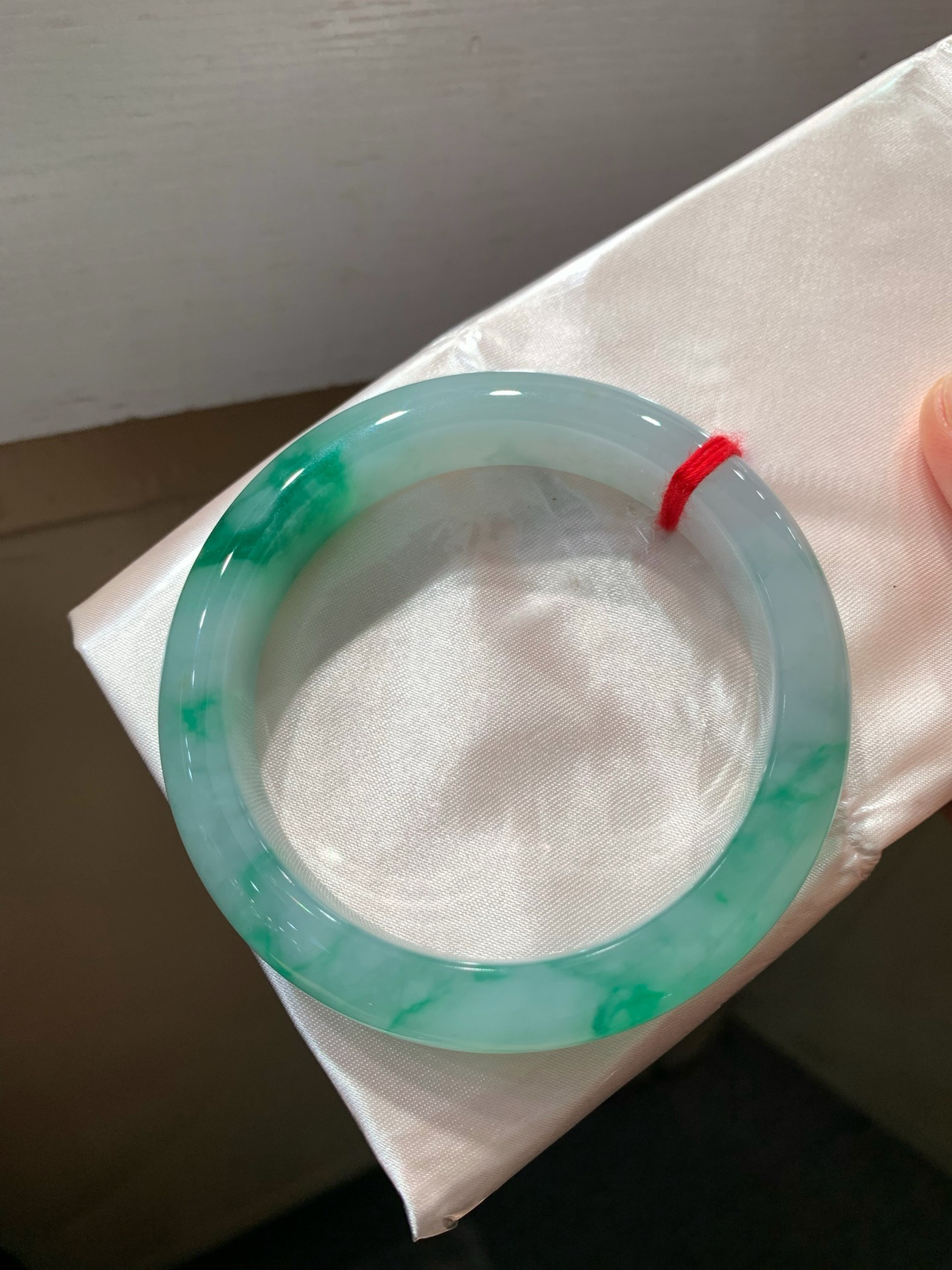 尺寸58.7/13.3/9.2，带色手镯
水润细腻 清新甜美