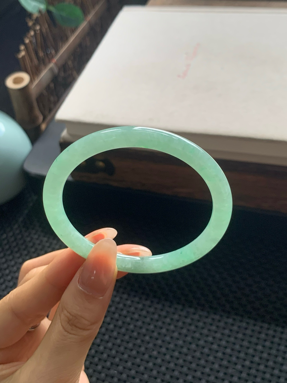 54圈口甜绿扁圆条手镯