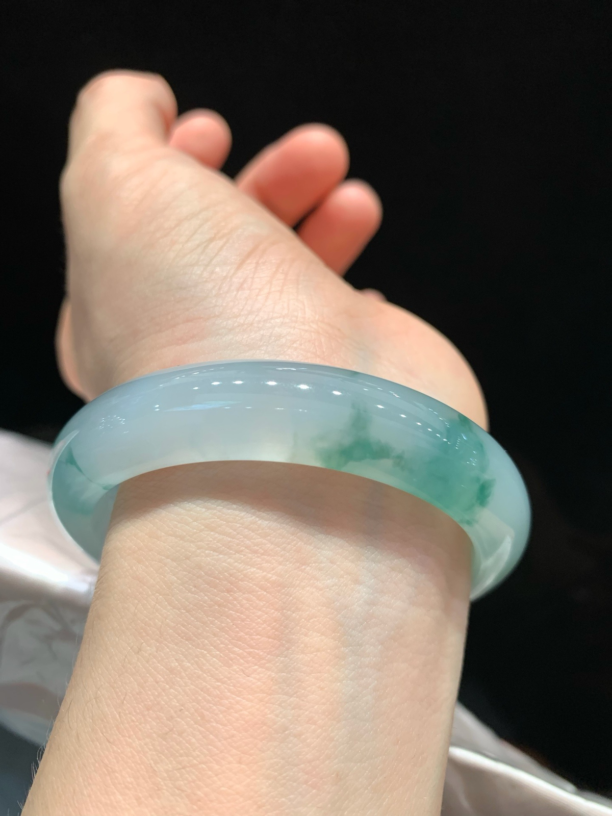 尺寸55.9/12.4/8.2，冰飘花手镯
水润细腻 清新甜美