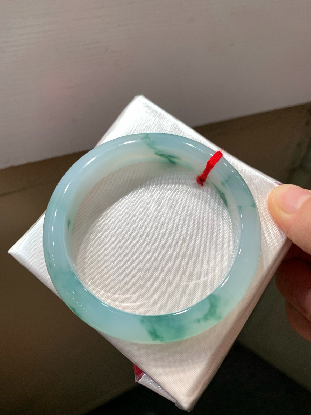 尺寸55.9/12.4/8.2，冰飘花手镯
水润细腻 清新甜美