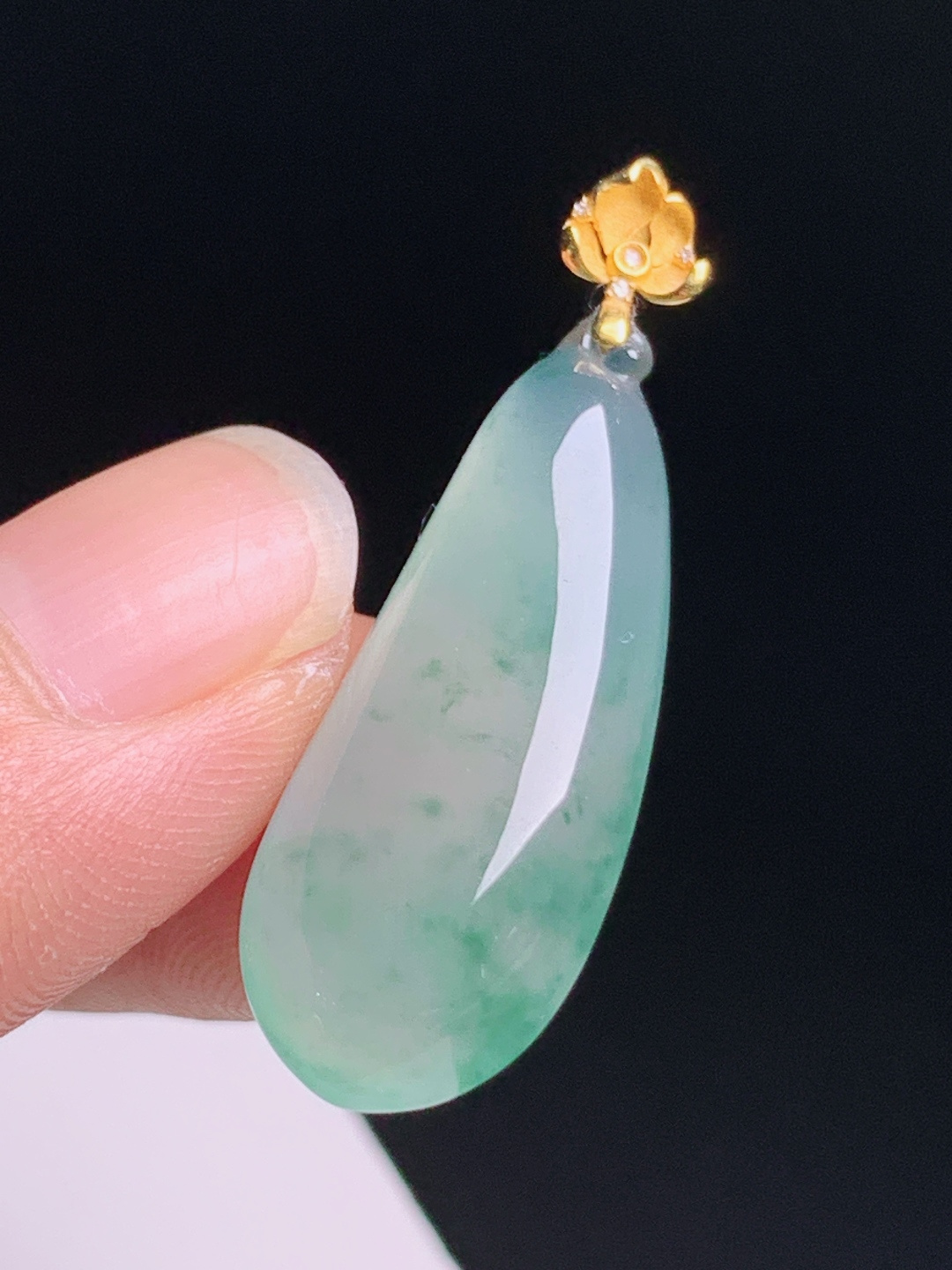 高冰飘花福瓜吊坠，胶润透亮飘花灵动，18K金扣头福气满满 裸石29.5-11.7-6 整体36.1 08