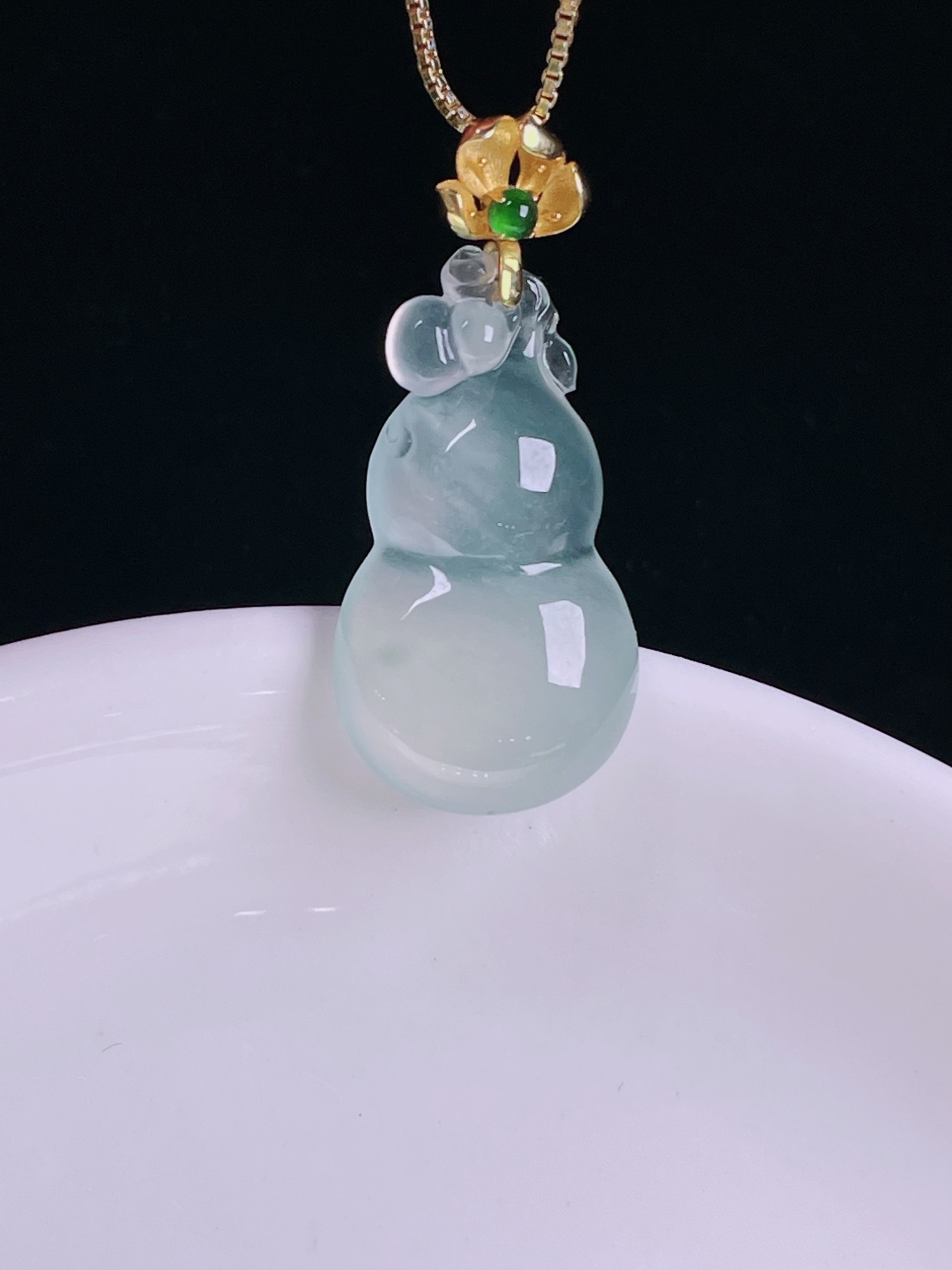 ️高冰葫芦，老种起光，细底通透，尺寸：31.3裸石25.2/13.7/5mm0702