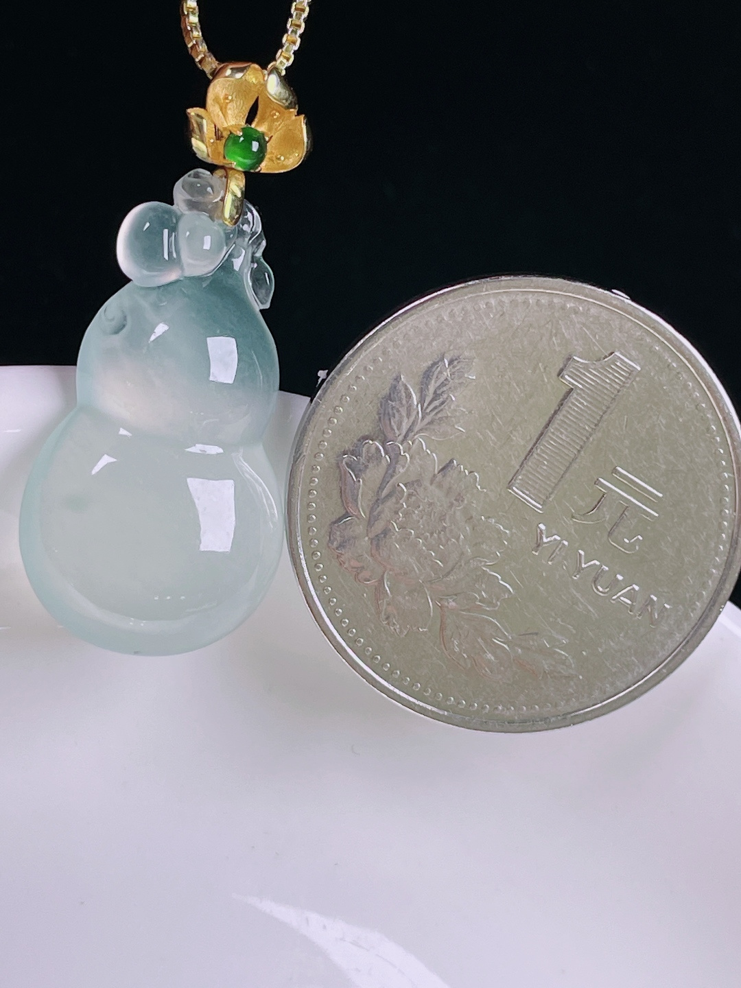 ️高冰葫芦，老种起光，细底通透，尺寸：31.3裸石25.2/13.7/5mm0702