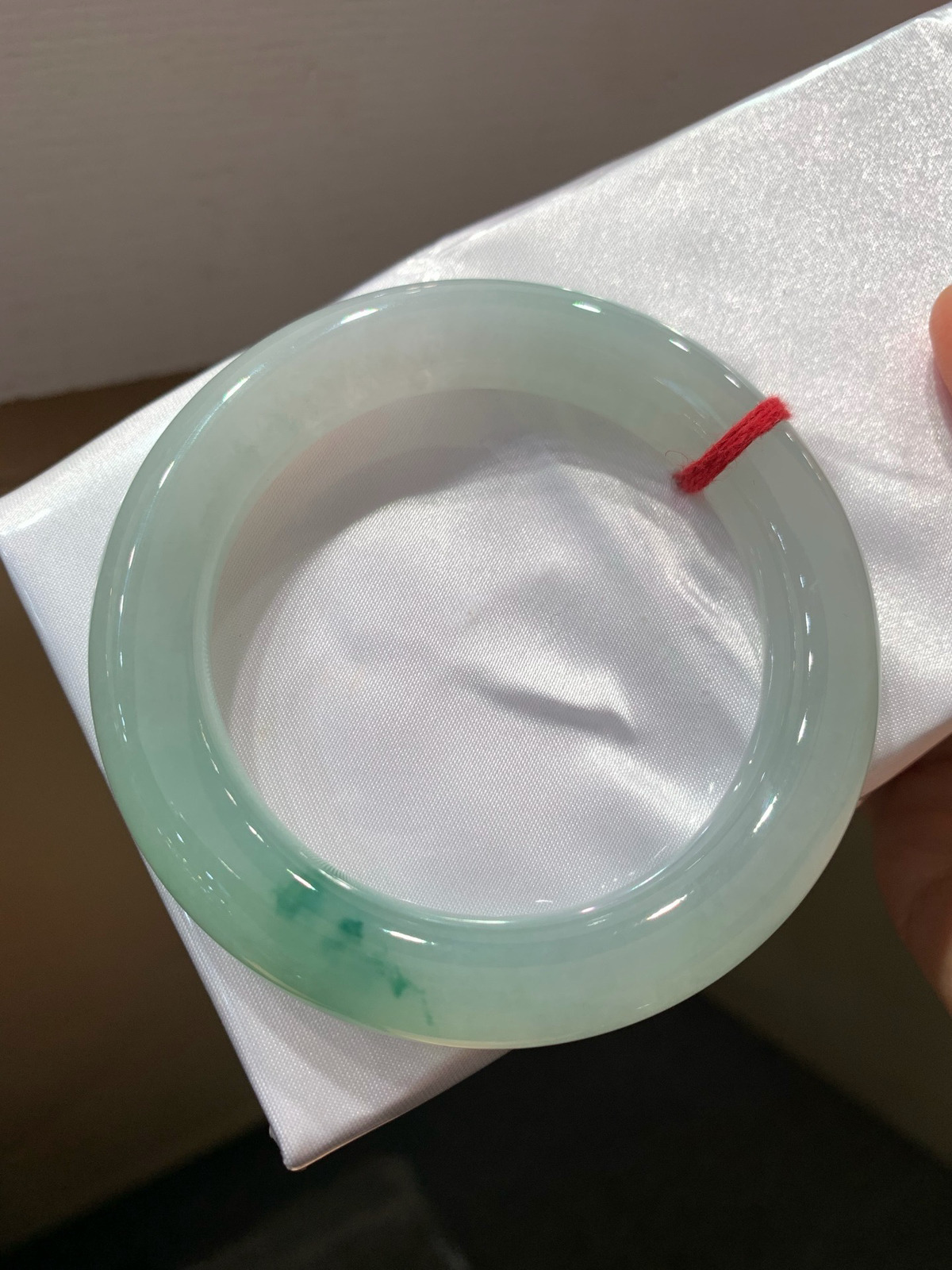尺寸56.1/11.6，飘花圆条手镯
水润细腻 种老