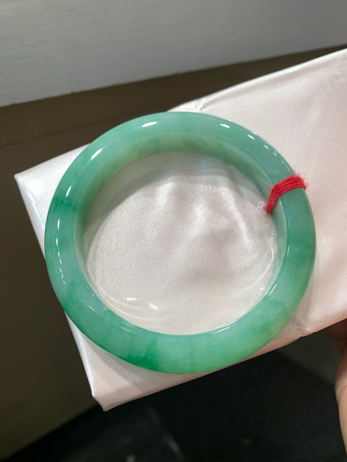 尺寸57.3/12.2/9.5 带色手镯
水润细腻 色好