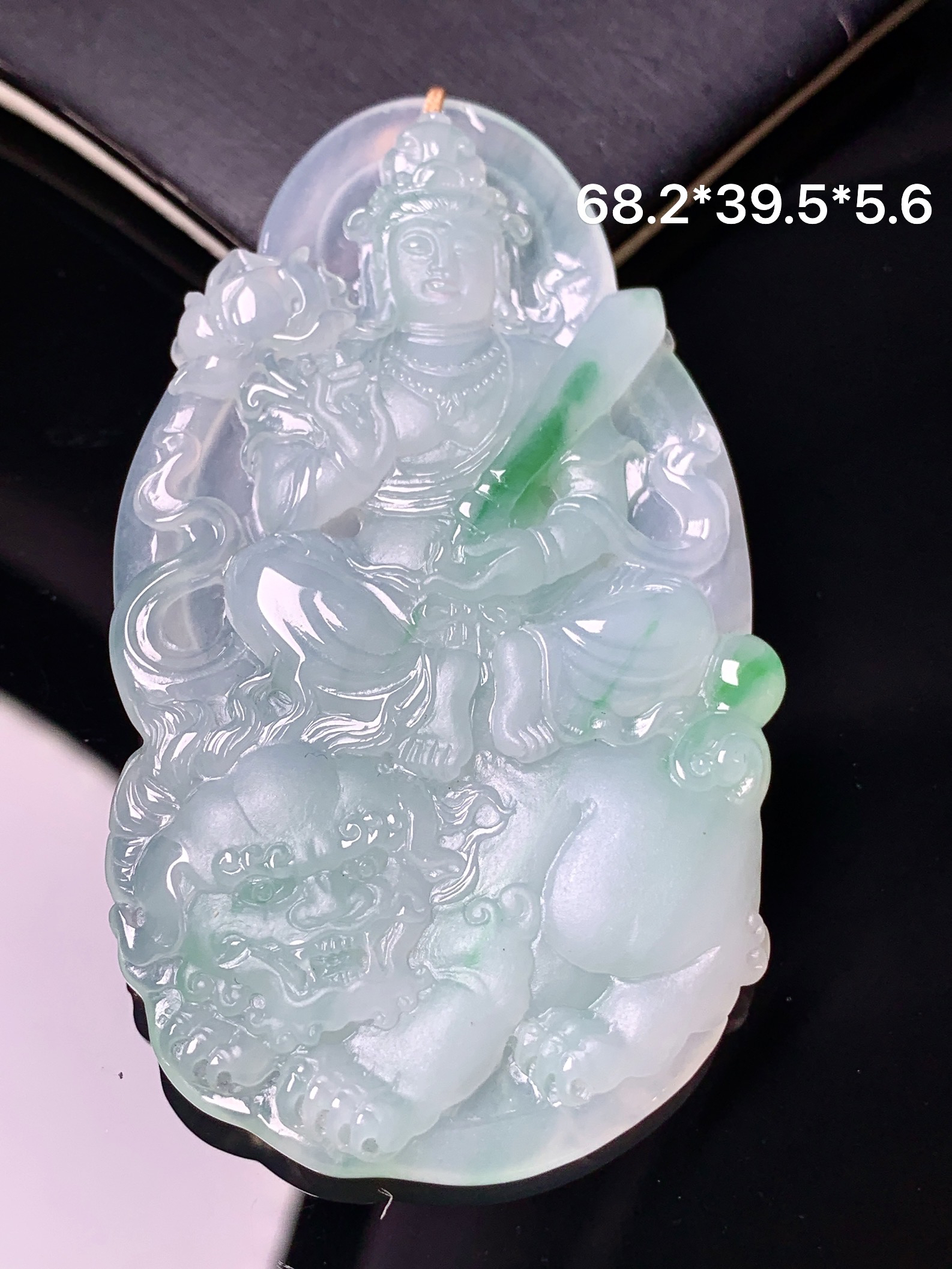 飘绿文殊观音菩萨吊坠 玉质细腻 色泽艳丽清新 整体尺寸68.2*39.5*5.6 b2