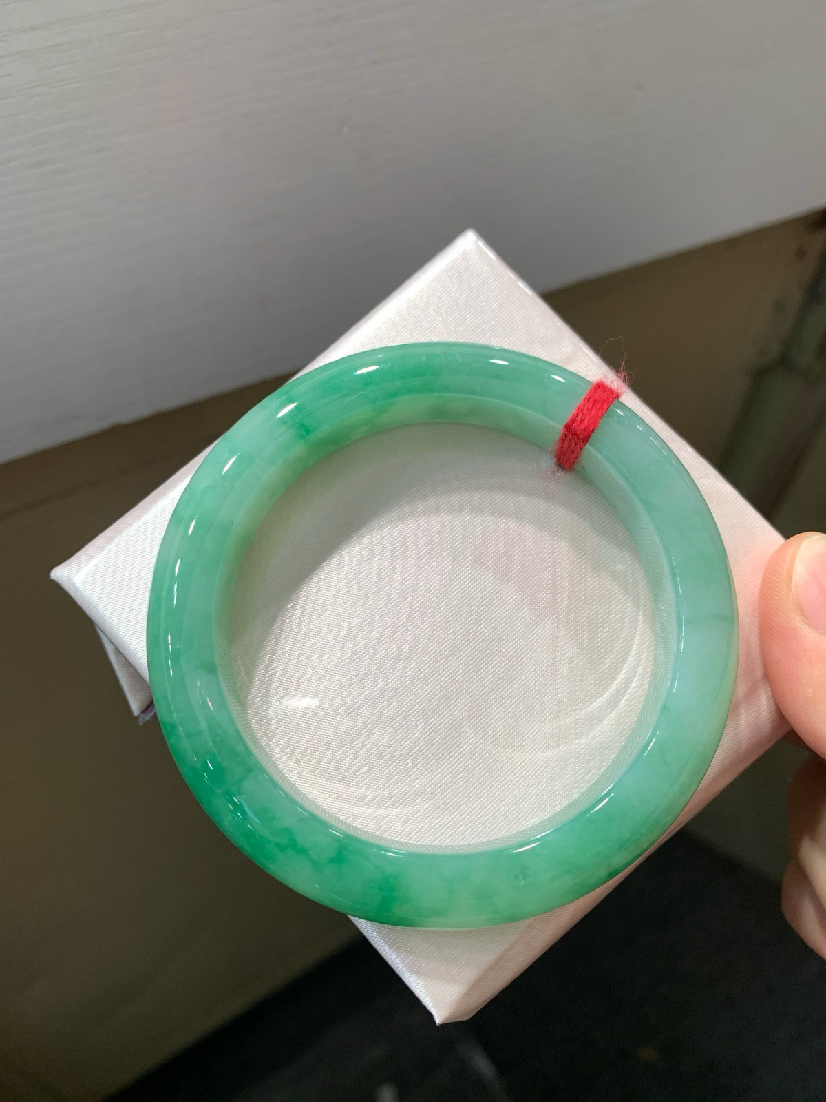 尺寸57.3/12.2/9.5 带色手镯
水润细腻 色好
