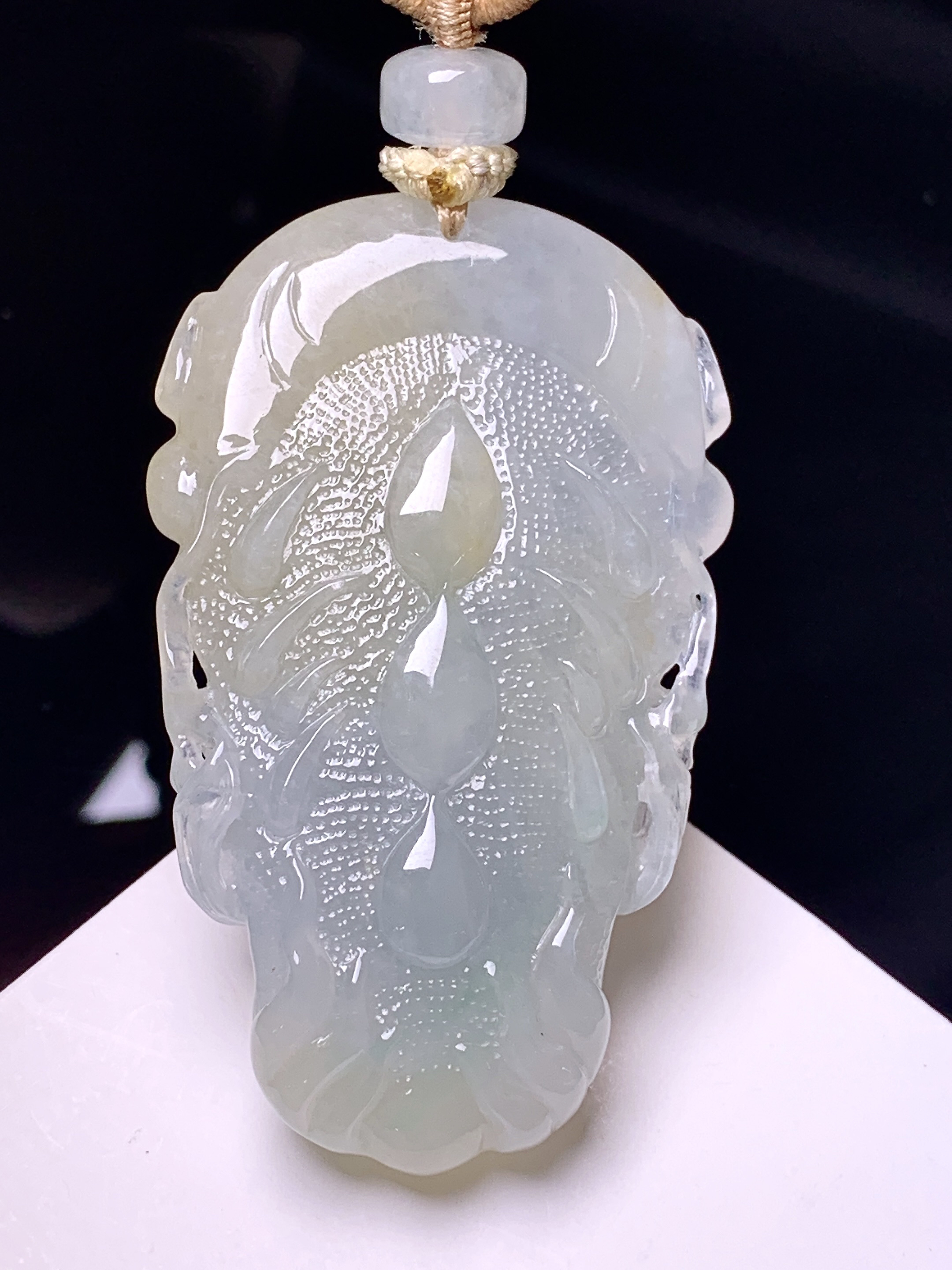 飘黄翡龙头吊坠 玉质细腻 色泽艳丽清新 整体尺寸51.8*31.5*16.8 a2