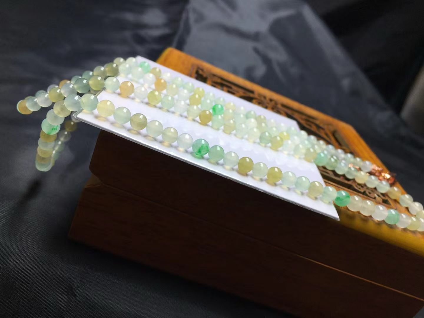 ️ 冰彩珠链，卡4.8～4.6mm，138颗，种好，玉质细腻，均匀，色彩清新，度极高，颗颗精选