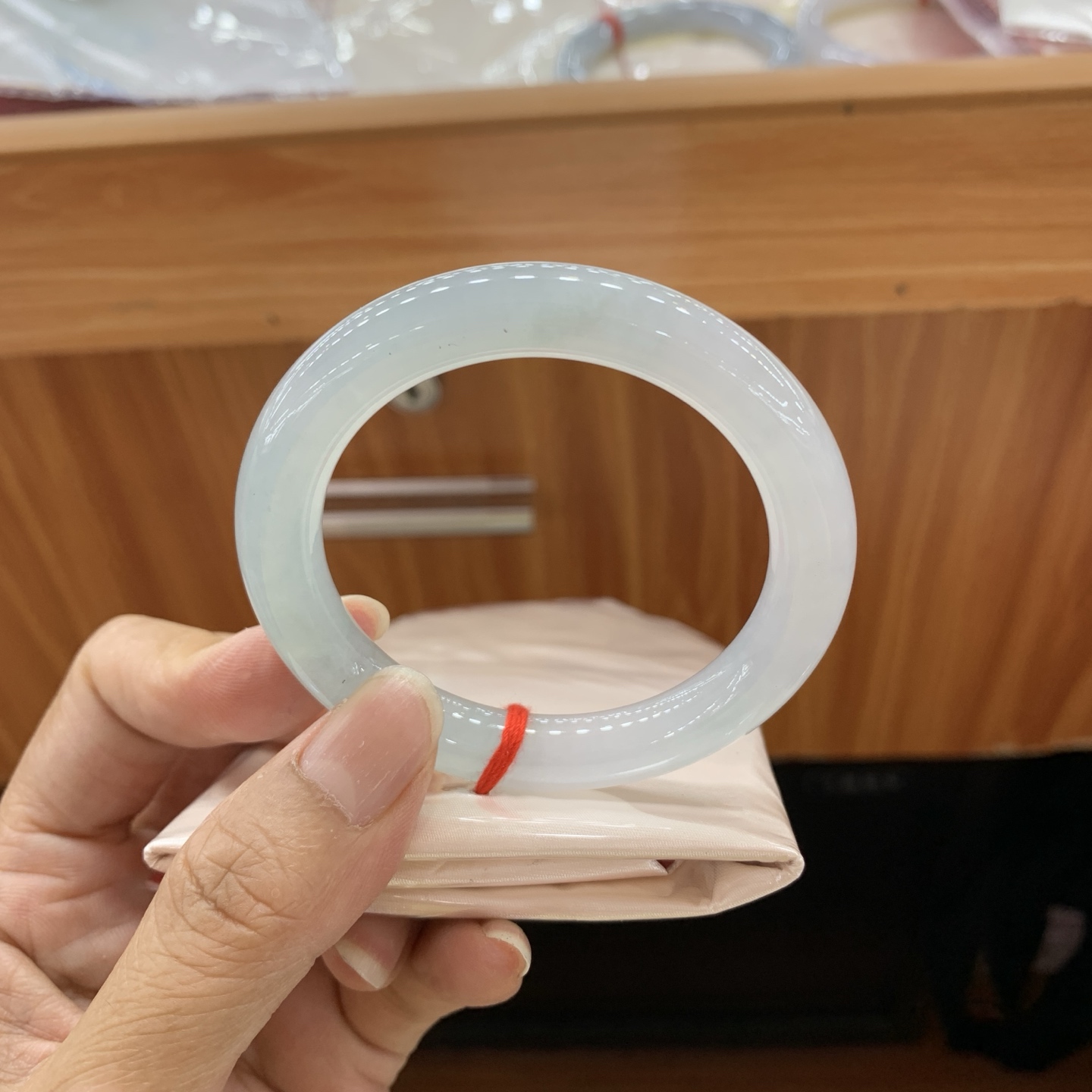 070126cZ 绿底圆条翡翠手镯 50.6-9.3-9.5