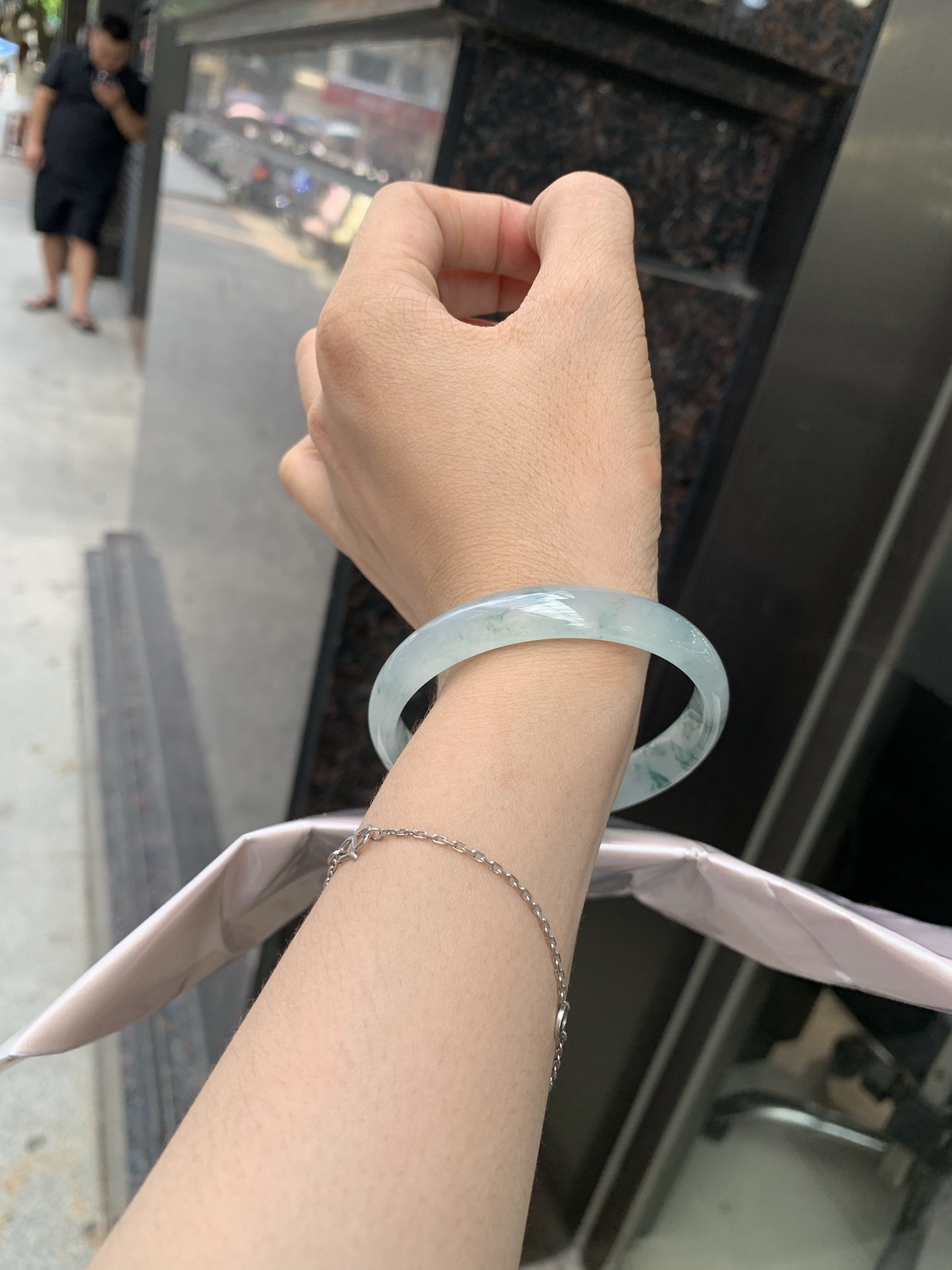 冰飘花正圈 55.5-5.2-10.7 0702-HN1124 打灯细纹，底妆冰透胶润，冰底中开出了朵朵兰花，飘花灵动飘逸，勾勒出一幅唯美诗意的山水意境画，古典优雅又秀气