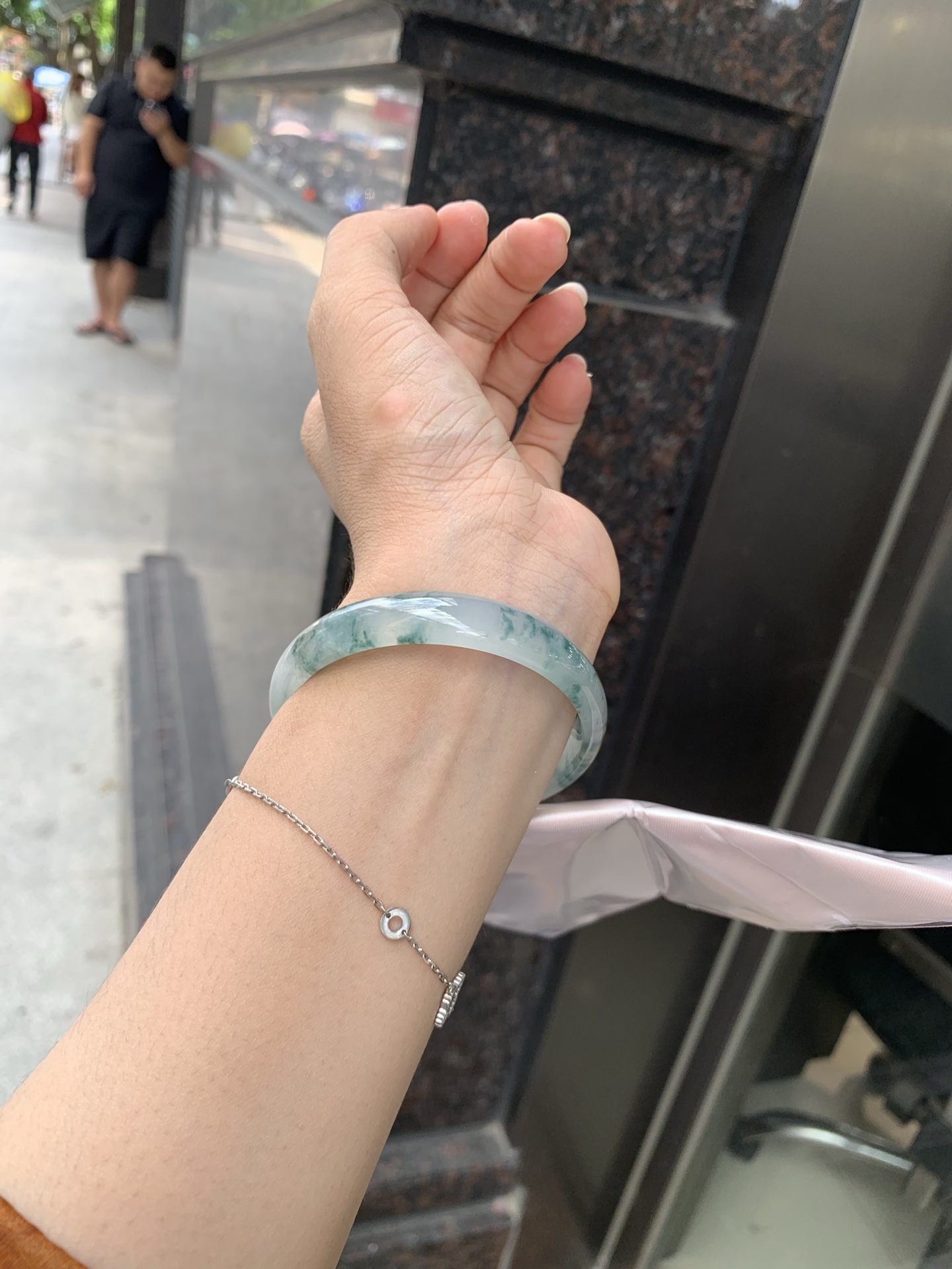 冰飘花正圈 55.5-5.2-10.7 0702-HN1124 打灯细纹，底妆冰透胶润，冰底中开出了朵朵兰花，飘花灵动飘逸，勾勒出一幅唯美诗意的山水意境画，古典优雅又秀气