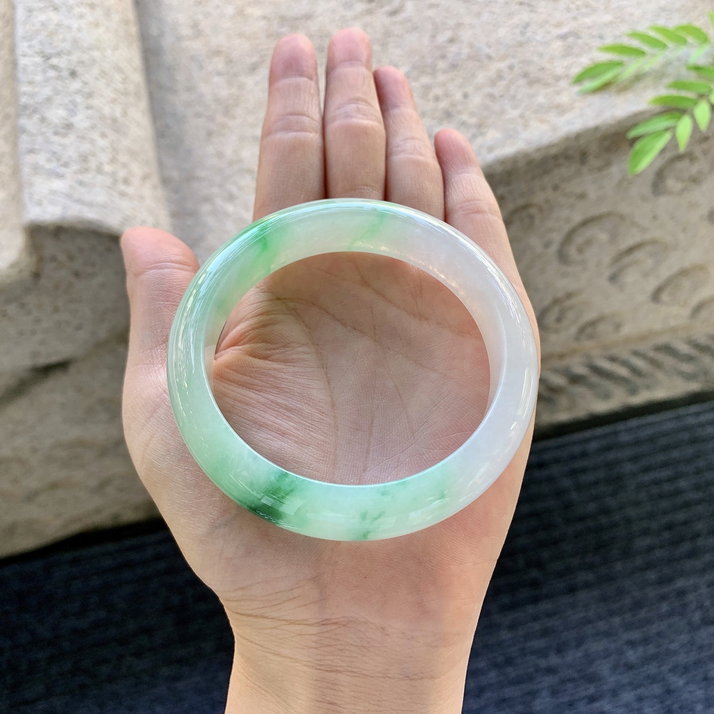 正圈57 58【编码】AN070336细糯飘绿，水润，种老，细腻，打灯有棉线