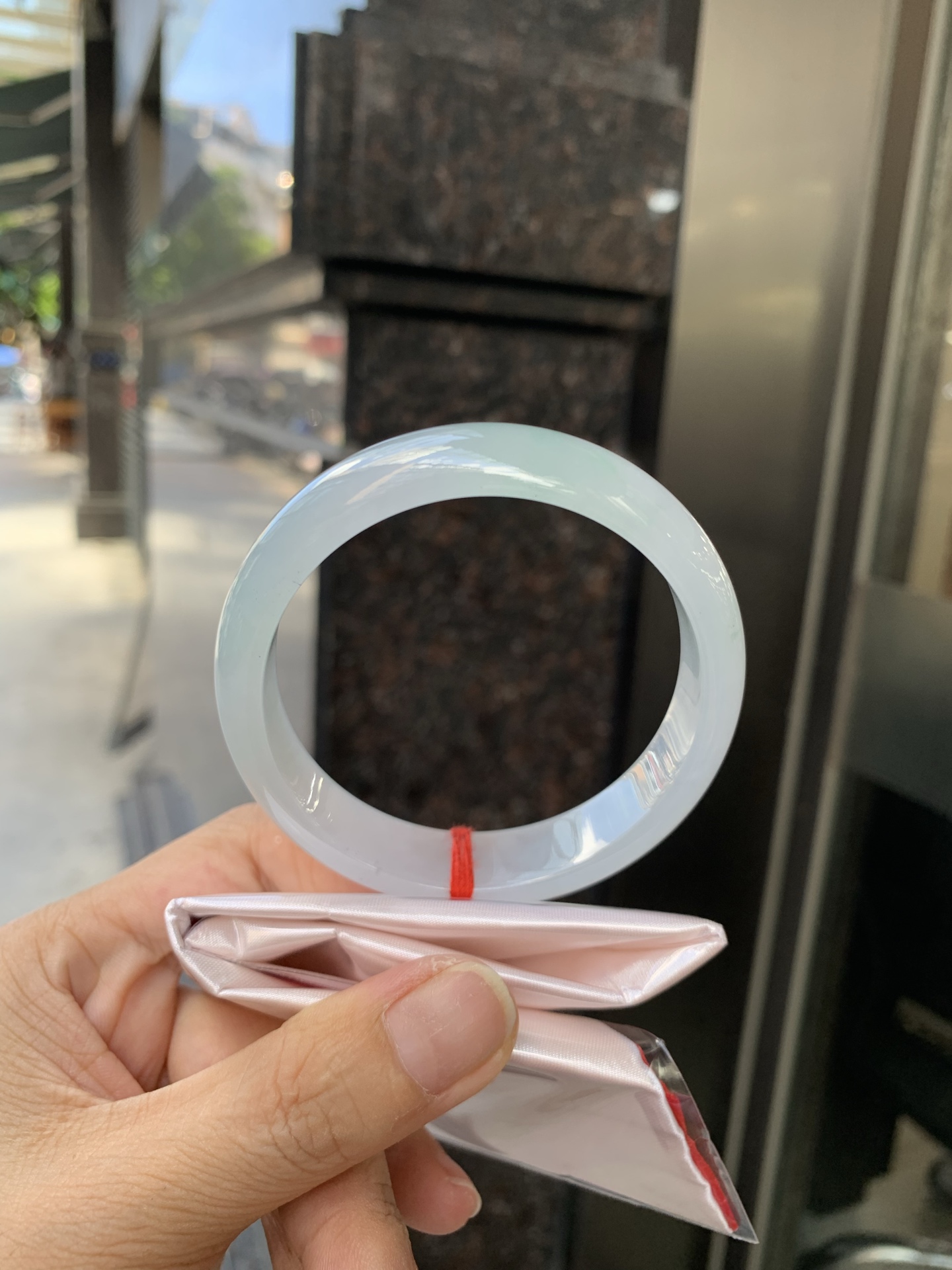 冰飘绿正圈 57.2-6.9-13.4 0702-SJ-129 打灯细纹，底妆冰润细腻，镯面几抹绿花