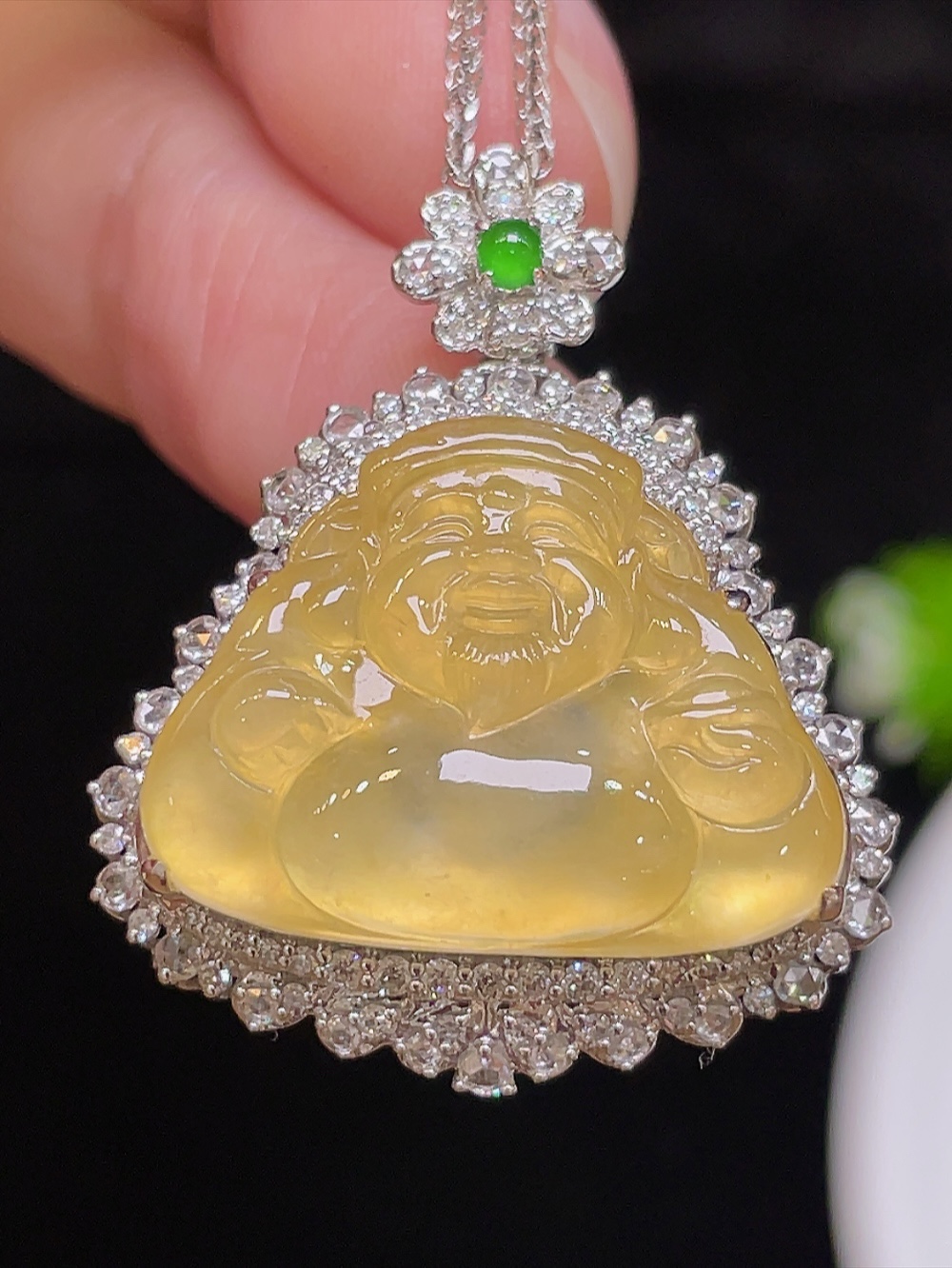 ️【高冰黄翡，财神爷】大件饱满，通透水润，玉质细腻，翠色鲜艳，18k金奢华钻石镶嵌️，17.3-