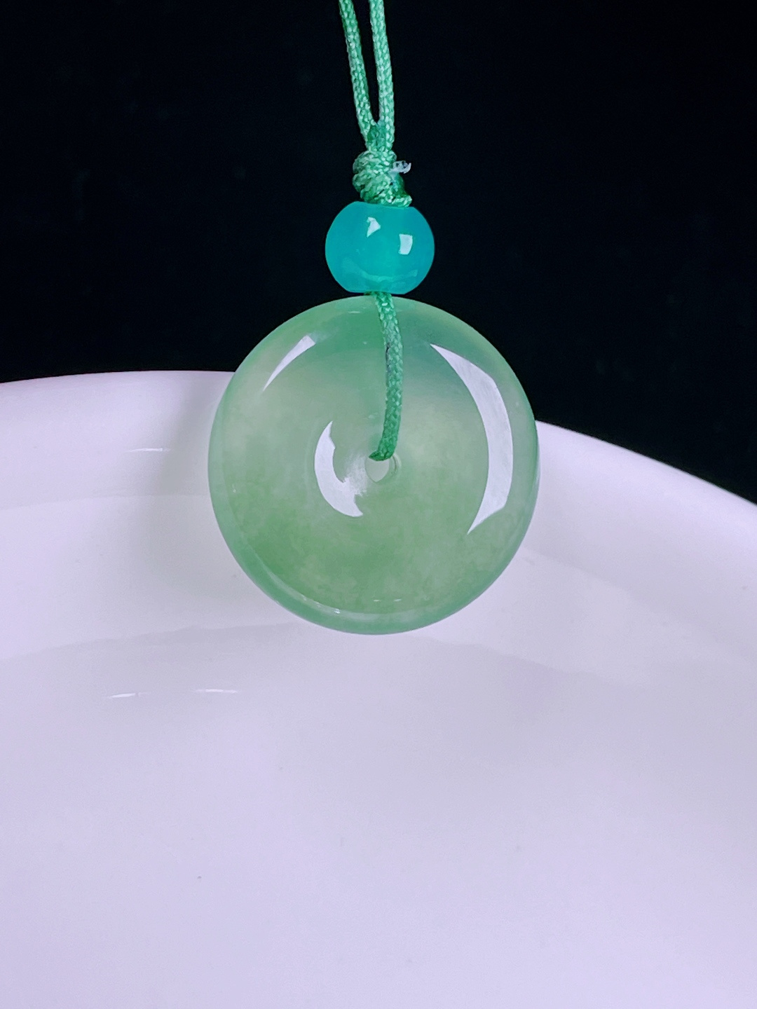 ️冰绿平安扣，老种起光，细底通透，尺寸：14.6/3.8mm0702
