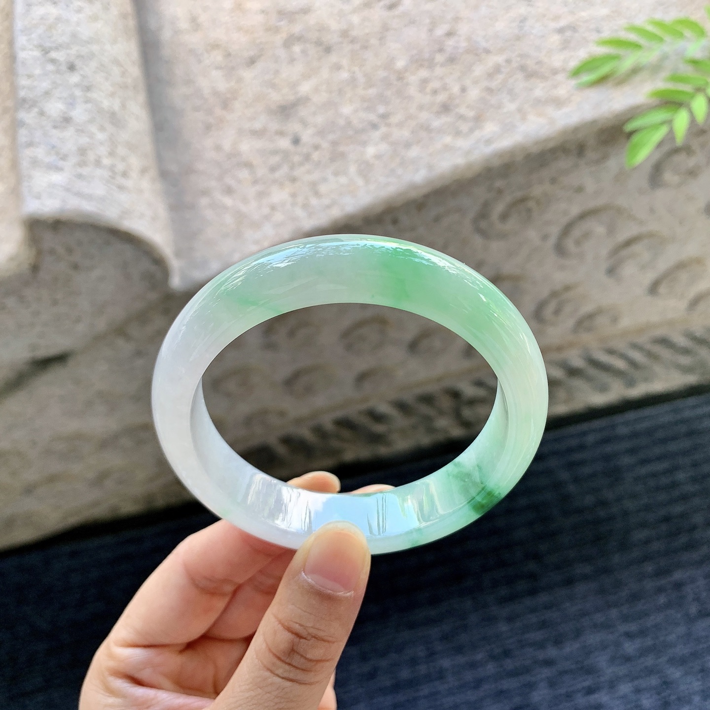 正圈57 58【编码】AN070336细糯飘绿，水润，种老，细腻，打灯有棉线