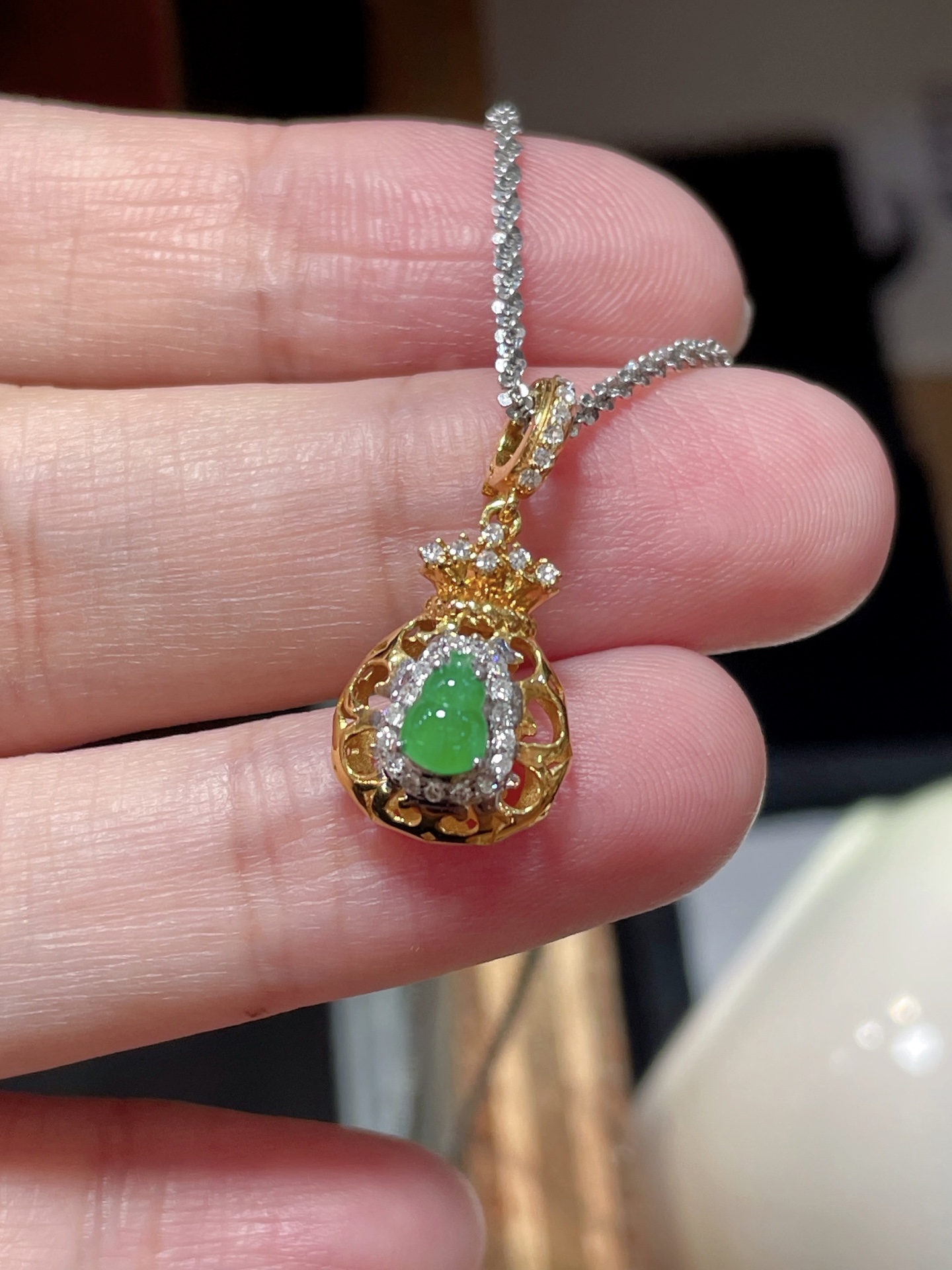 ️ 翡翠葫芦吊坠扣，种水好好 裸石很饱满，专挑好品相，18k镶嵌，5.2-3.8-2.1