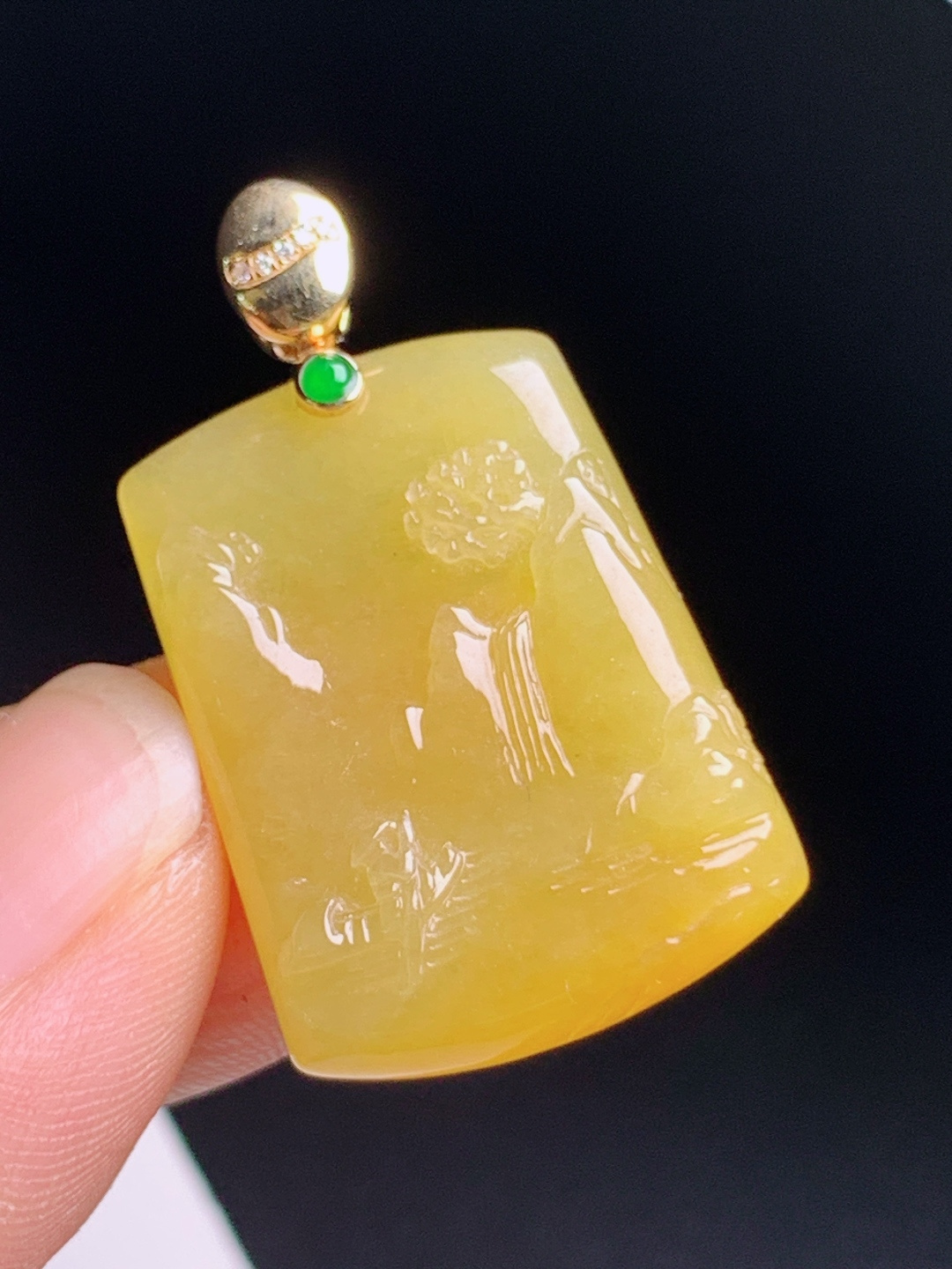 黄翡山水牌吊坠，色泽浓郁雕工精细，山居悠然财源广进 530629