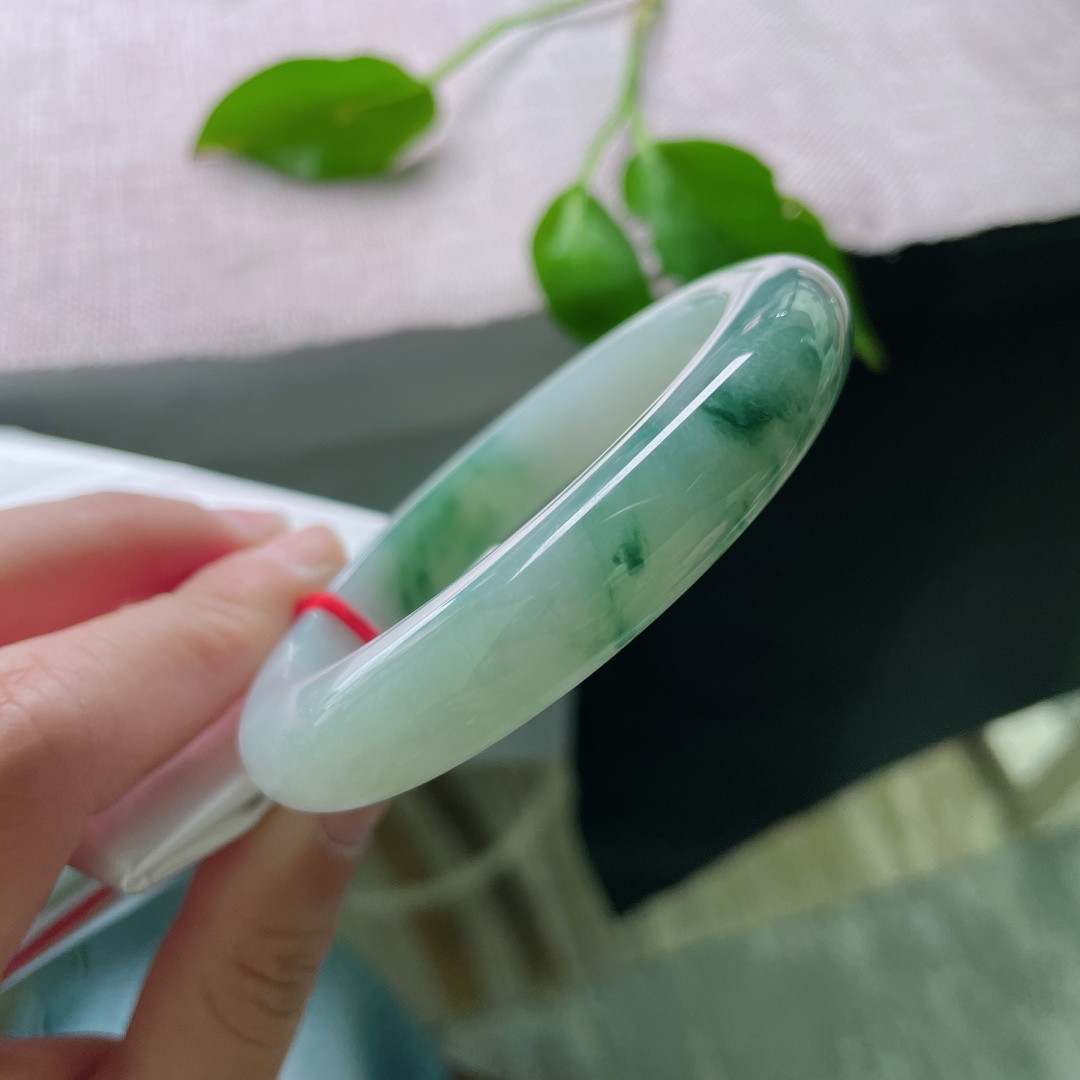 飘花正圈，种老水足，花色灵动，上手温柔显贵，通勤约会都撑场面。有纹，ss53639a