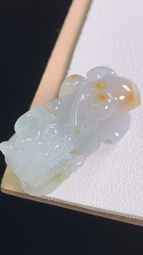 冰黄貔貅，无裂，尺寸:28.8-12.0-13.7mm