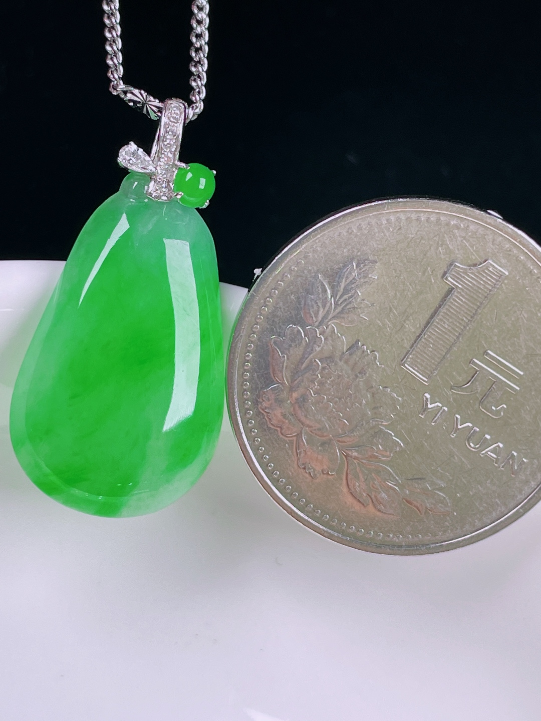 ️阳绿福瓜，老种起光，细底通透，尺寸：28.2裸石23/14/3.5mm0702