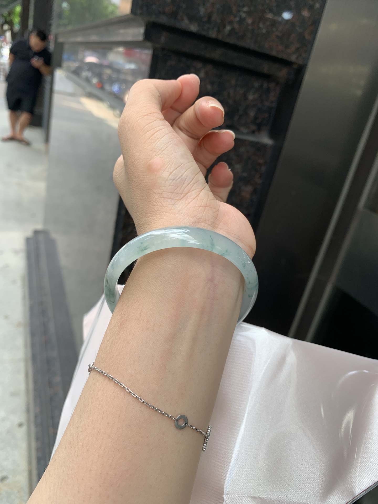 冰飘花正圈 55.5-5.2-10.7 0702-HN1124 打灯细纹，底妆冰透胶润，冰底中开出了朵朵兰花，飘花灵动飘逸，勾勒出一幅唯美诗意的山水意境画，古典优雅又秀气
