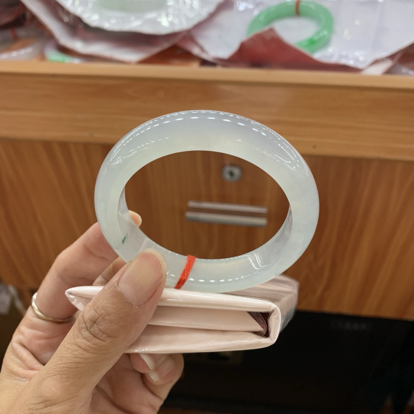 070153XY 冰飘花正圈翡翠手镯 54.6-12.8-8.3