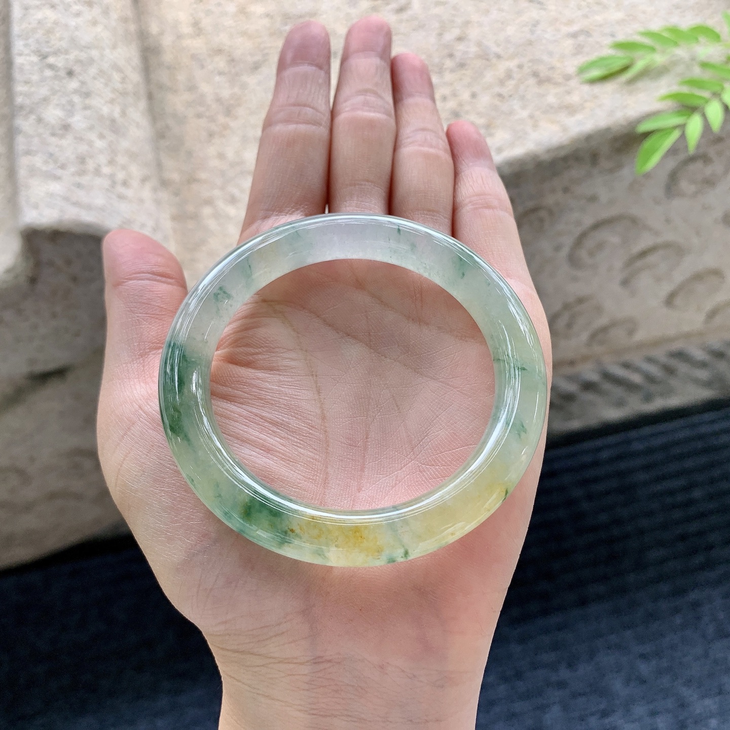 圆条52 53【圈口】53.2/8.6/9.2【编码】X070341【描述】糯冰黄翡，飘花，水润，种
