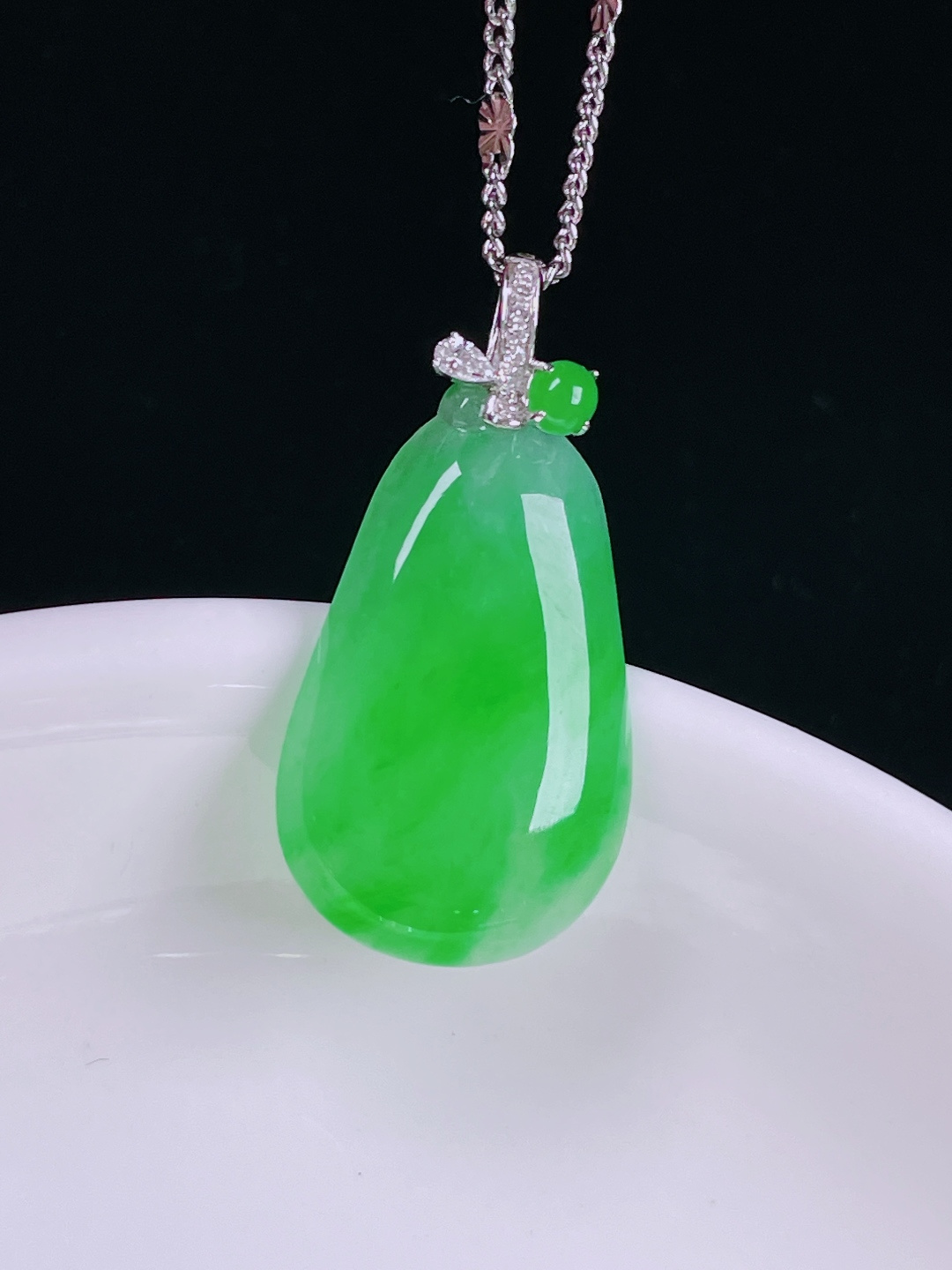 ️阳绿福瓜，老种起光，细底通透，尺寸：28.2裸石23/14/3.5mm0702