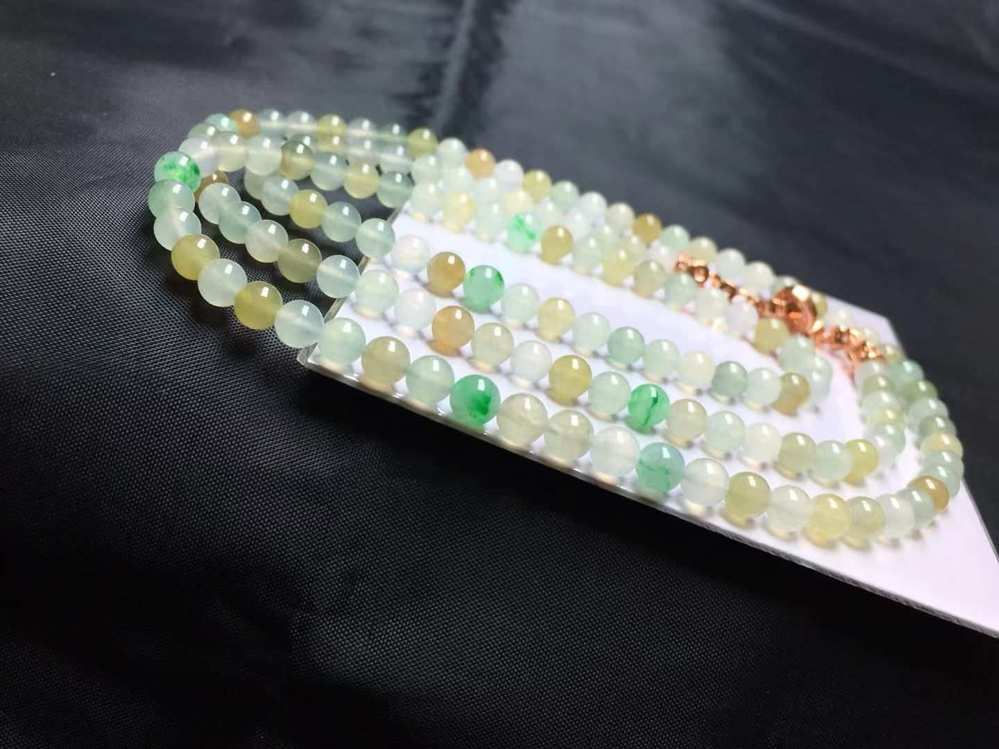 ️ 冰彩珠链，卡4.8～4.6mm，138颗，种好，玉质细腻，均匀，色彩清新，度极高，颗颗精选