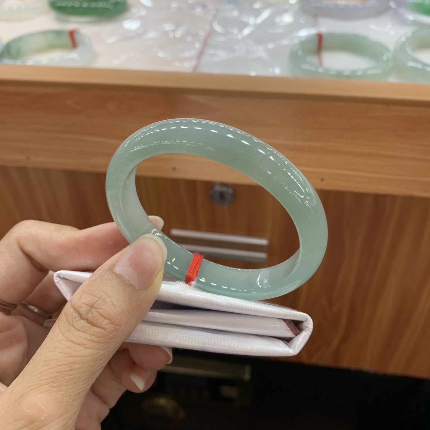 冰油绿翡翠手镯