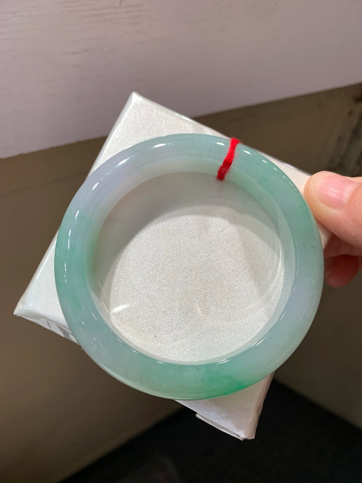尺寸57/11.8/9.5 带色手镯
水润细腻 清新甜美