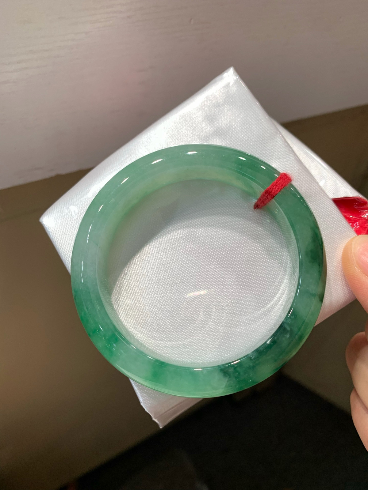尺寸54.2/12.6/8.8，晴绿花手镯
水润清爽